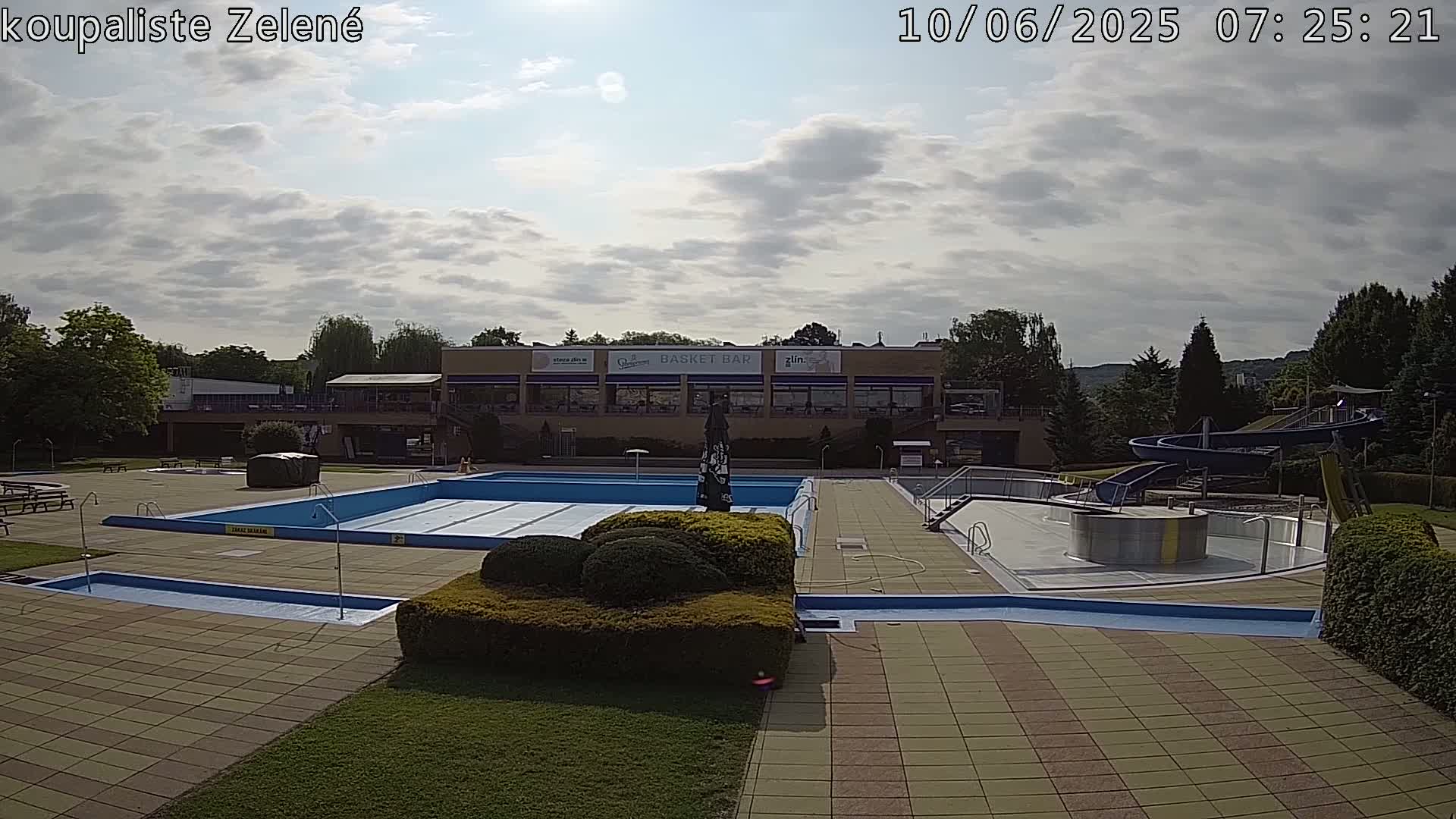 Zlín - Koupaliště Zelené Swimming Pool & Aquapark Live Cam - Zlin 1, Zlin, Czechia