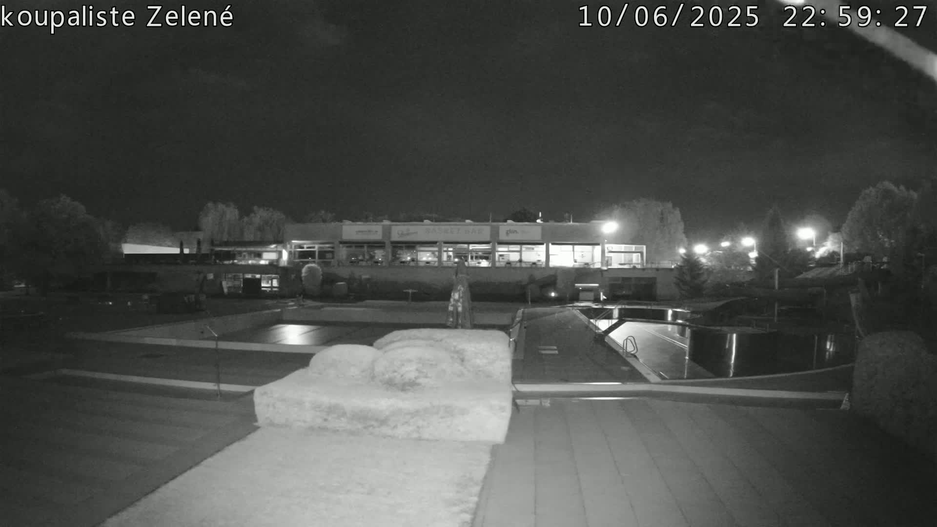 Zlín - Koupaliště Zelené Swimming Pool & Aquapark Live Cam - Zlin 1, Zlin, Czechia