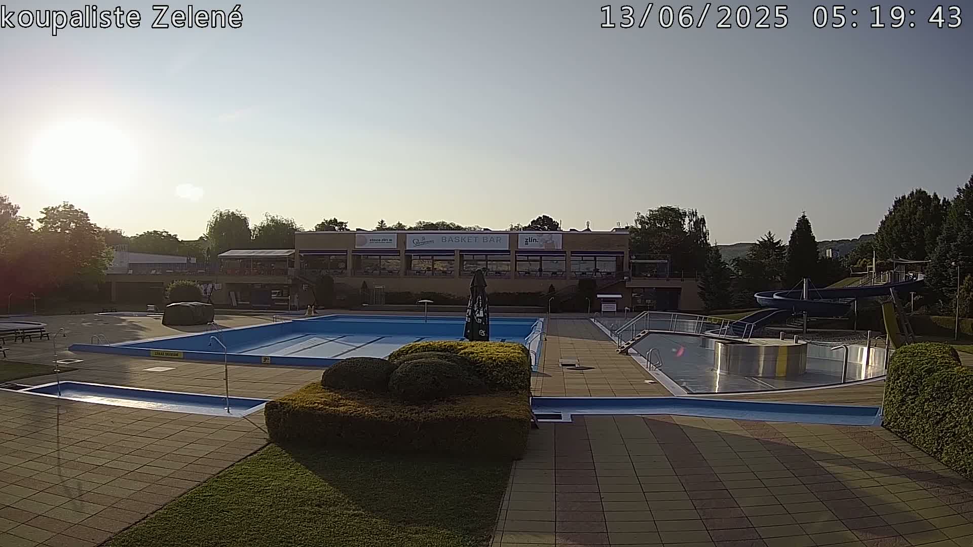 Zlín - Koupaliště Zelené Swimming Pool & Aquapark Live Cam - Zlin 1, Zlin, Czechia