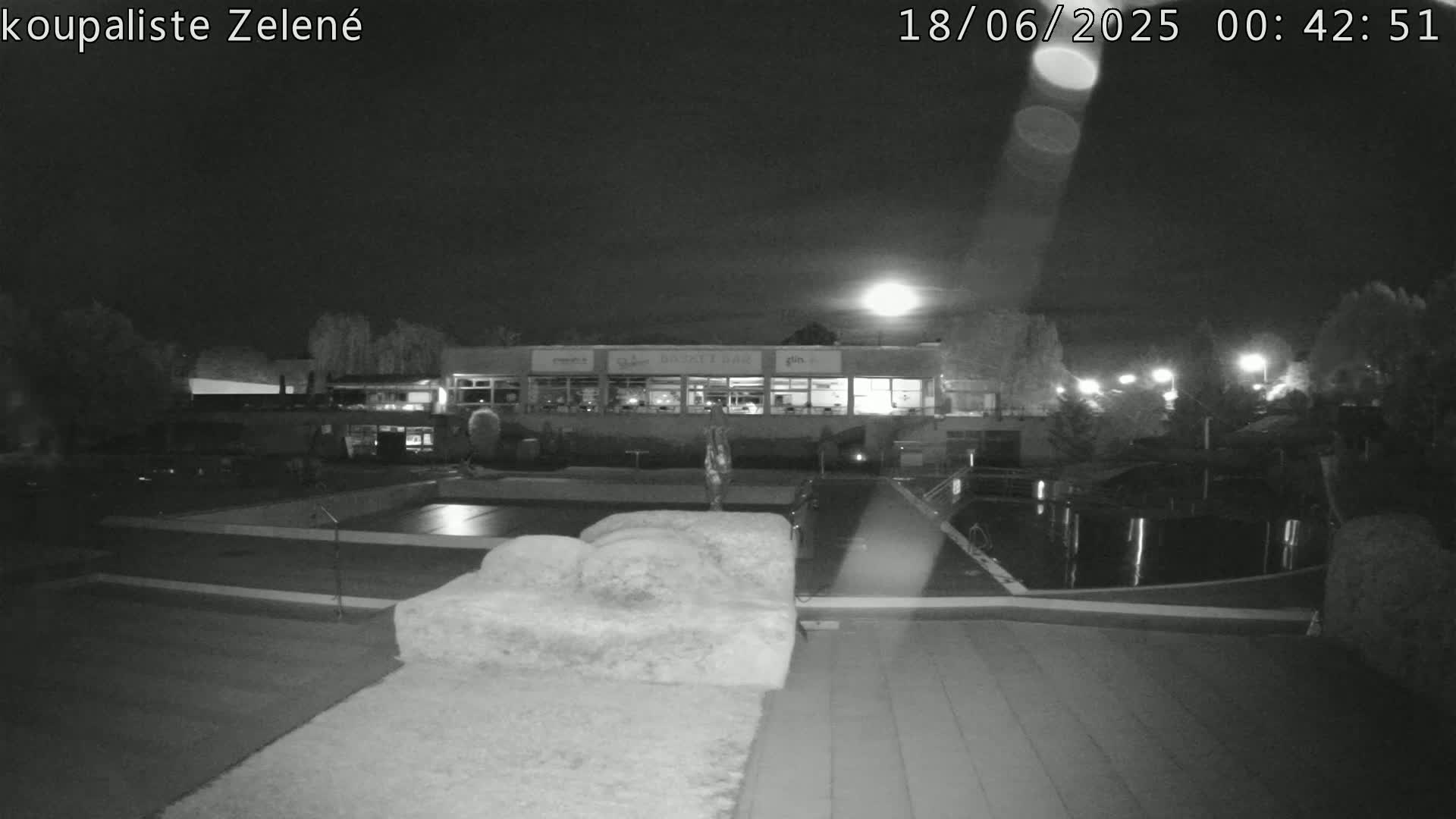 Zlín - Koupaliště Zelené Swimming Pool & Aquapark Live Cam - Zlin 1, Zlin, Czechia