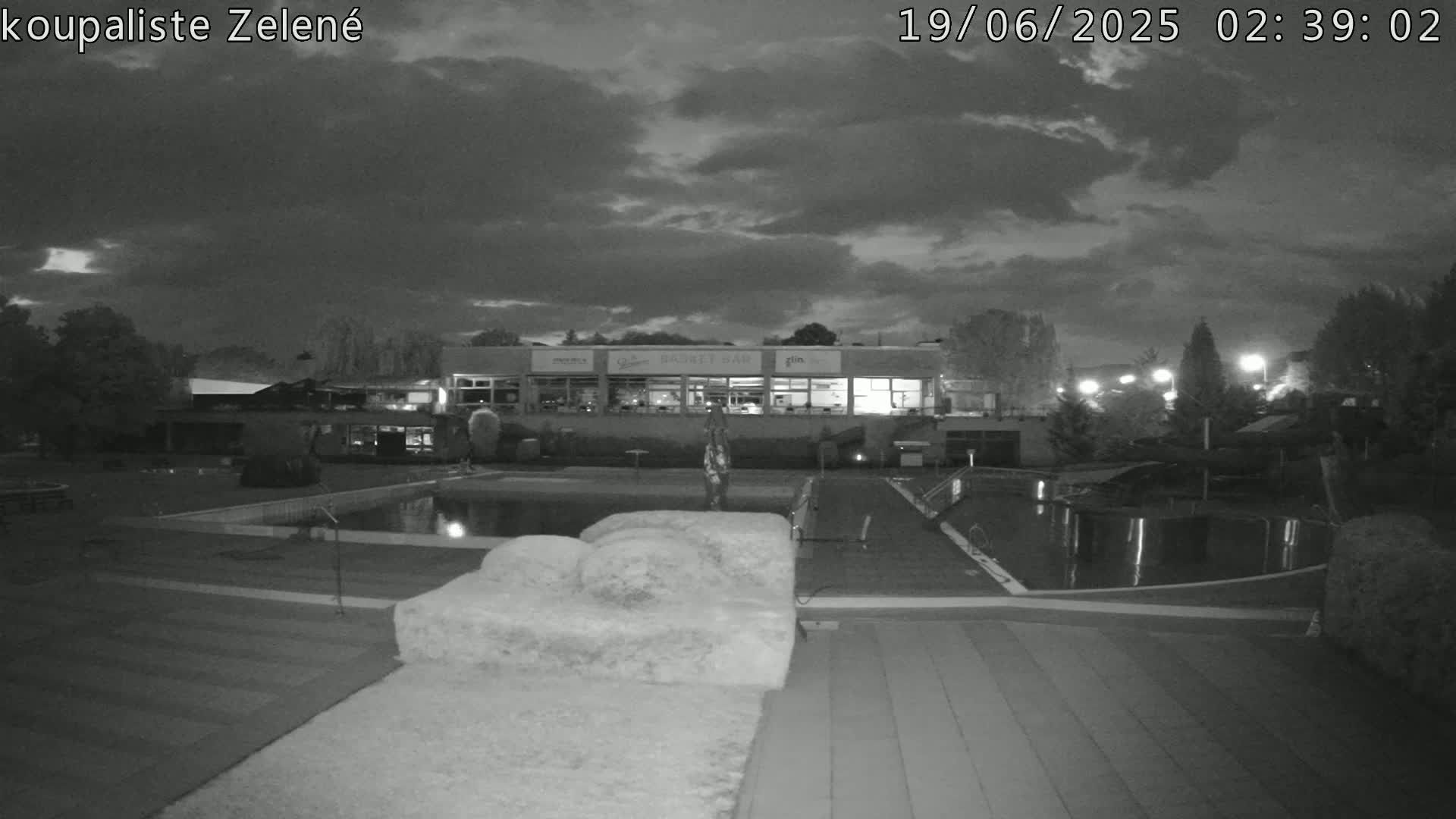 Zlín - Koupaliště Zelené Swimming Pool & Aquapark Live Cam - Zlin 1, Zlin, Czechia