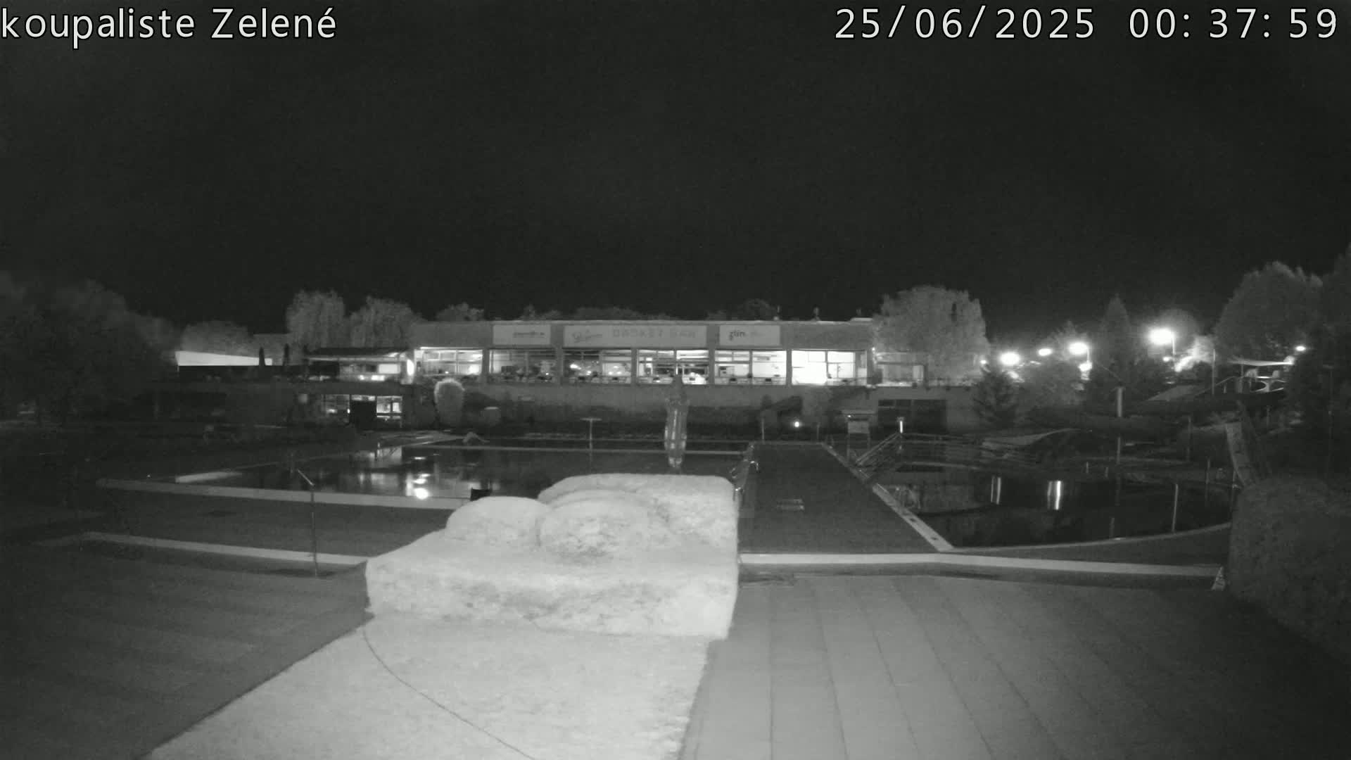 Zlín - Koupaliště Zelené Swimming Pool & Aquapark Live Cam - Zlin 1, Zlin, Czechia