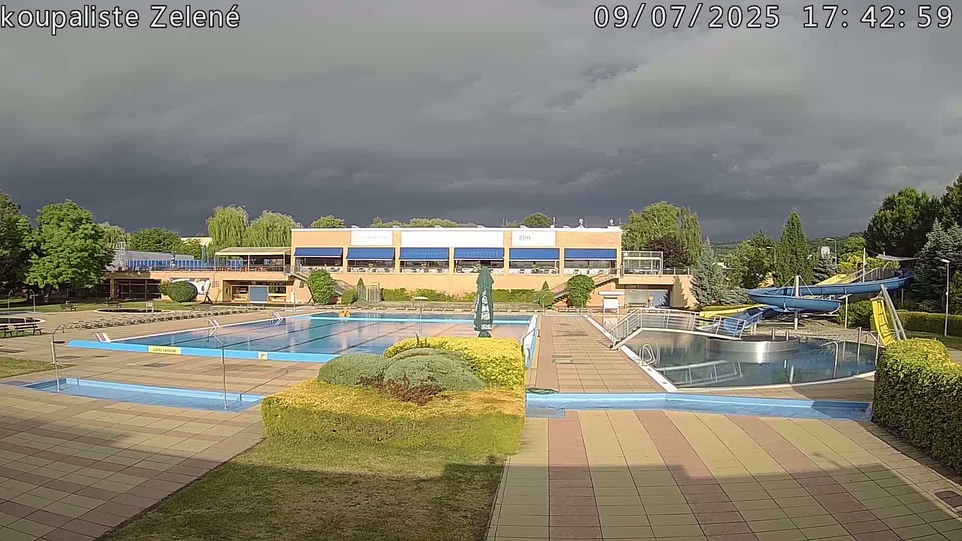 Zlín - Koupaliště Zelené Swimming Pool & Aquapark Live Cam - Zlin 1, Zlin, Czechia