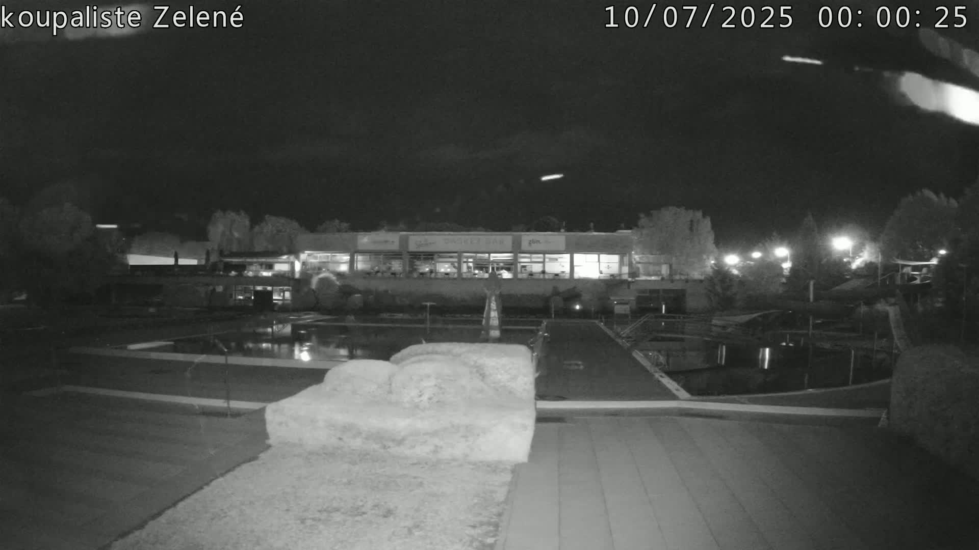 Zlín - Koupaliště Zelené Swimming Pool & Aquapark Live Cam - Zlin 1, Zlin, Czechia