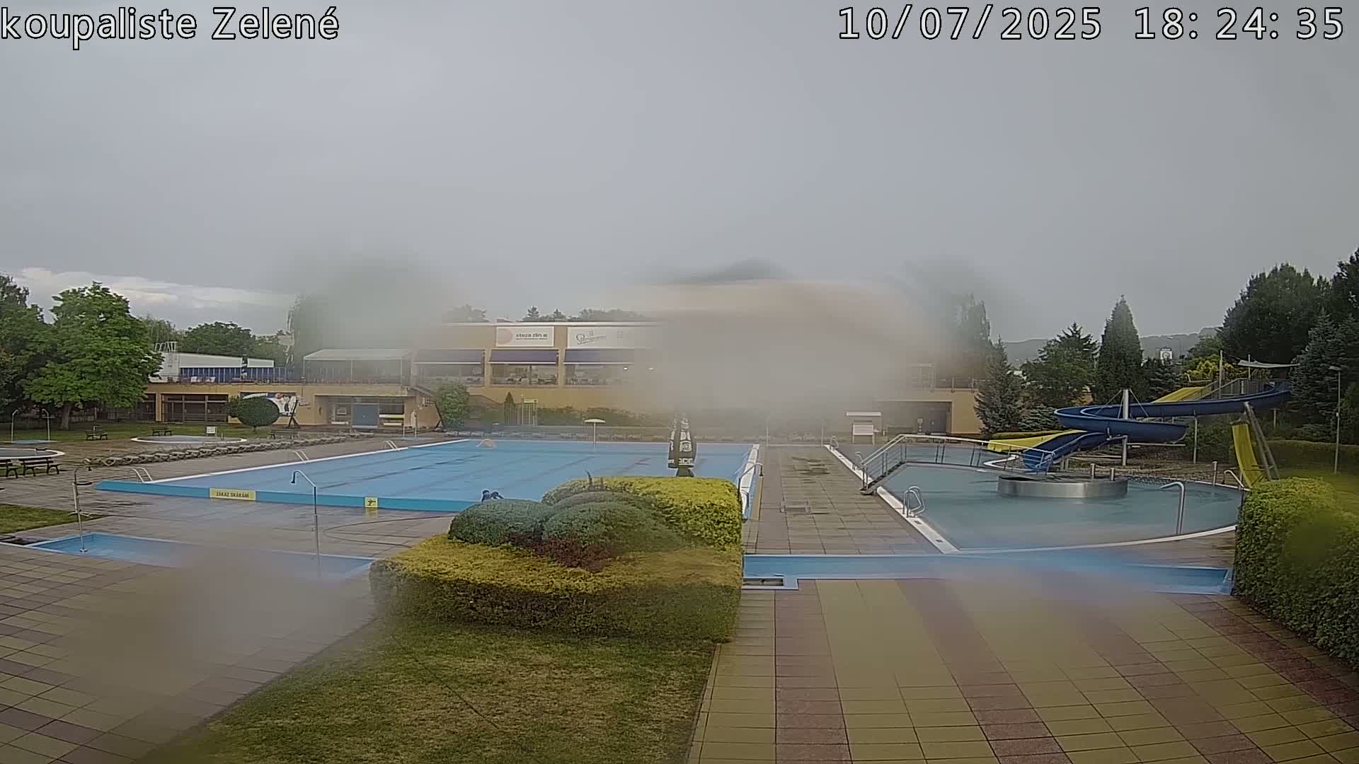 Zlín - Koupaliště Zelené Swimming Pool & Aquapark Live Cam - Zlin 1, Zlin, Czechia