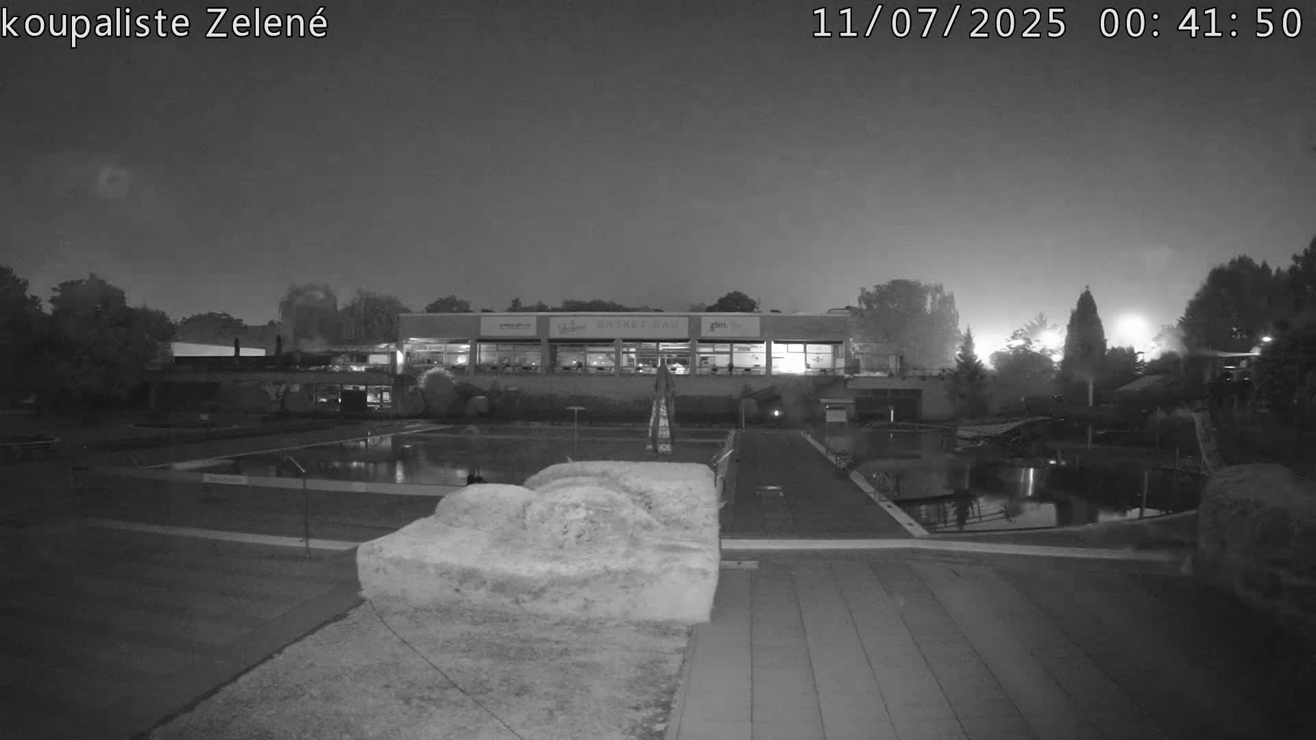 Zlín - Koupaliště Zelené Swimming Pool & Aquapark Live Cam - Zlin 1, Zlin, Czechia