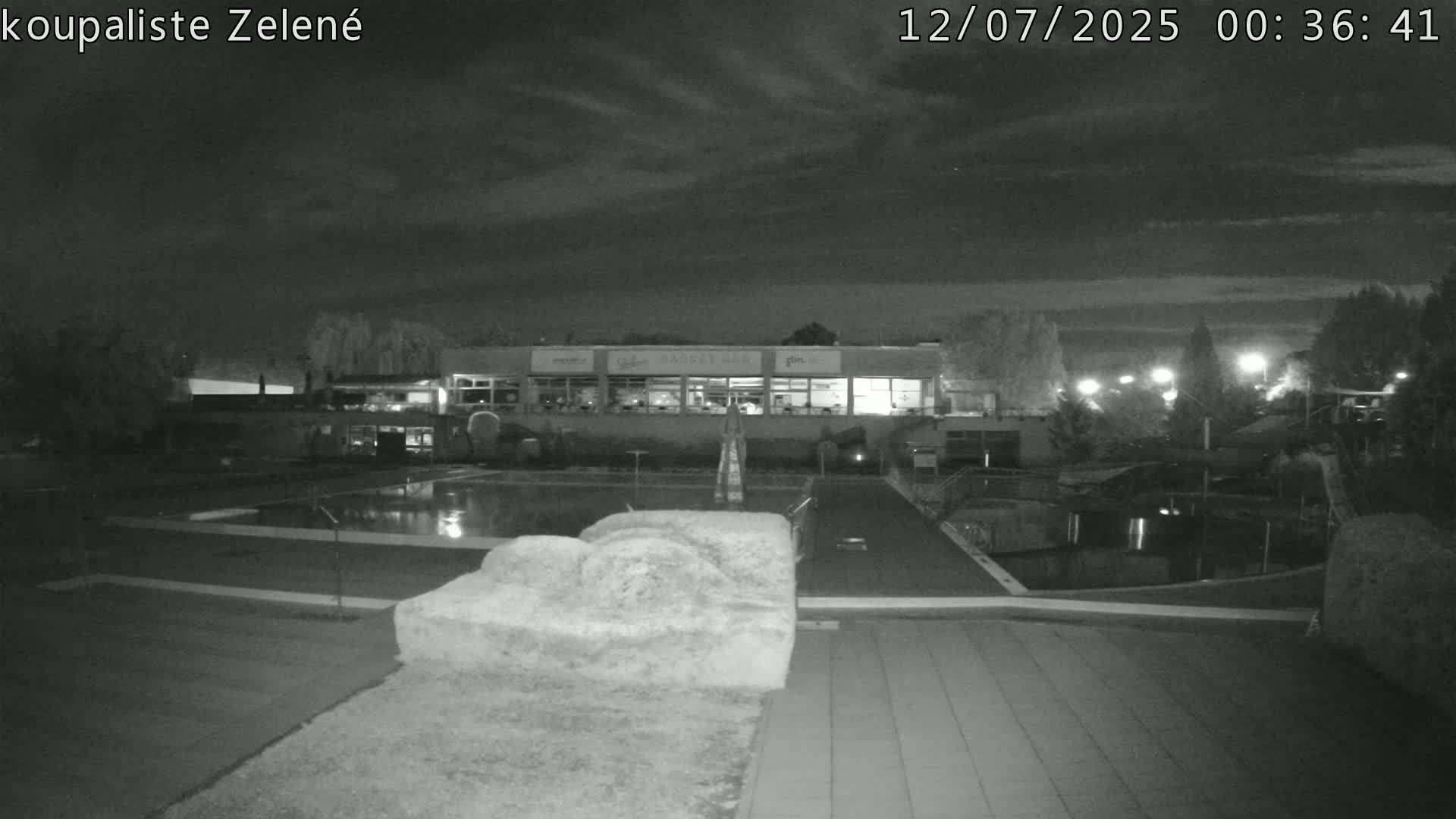 Zlín - Koupaliště Zelené Swimming Pool & Aquapark Live Cam - Zlin 1, Zlin, Czechia