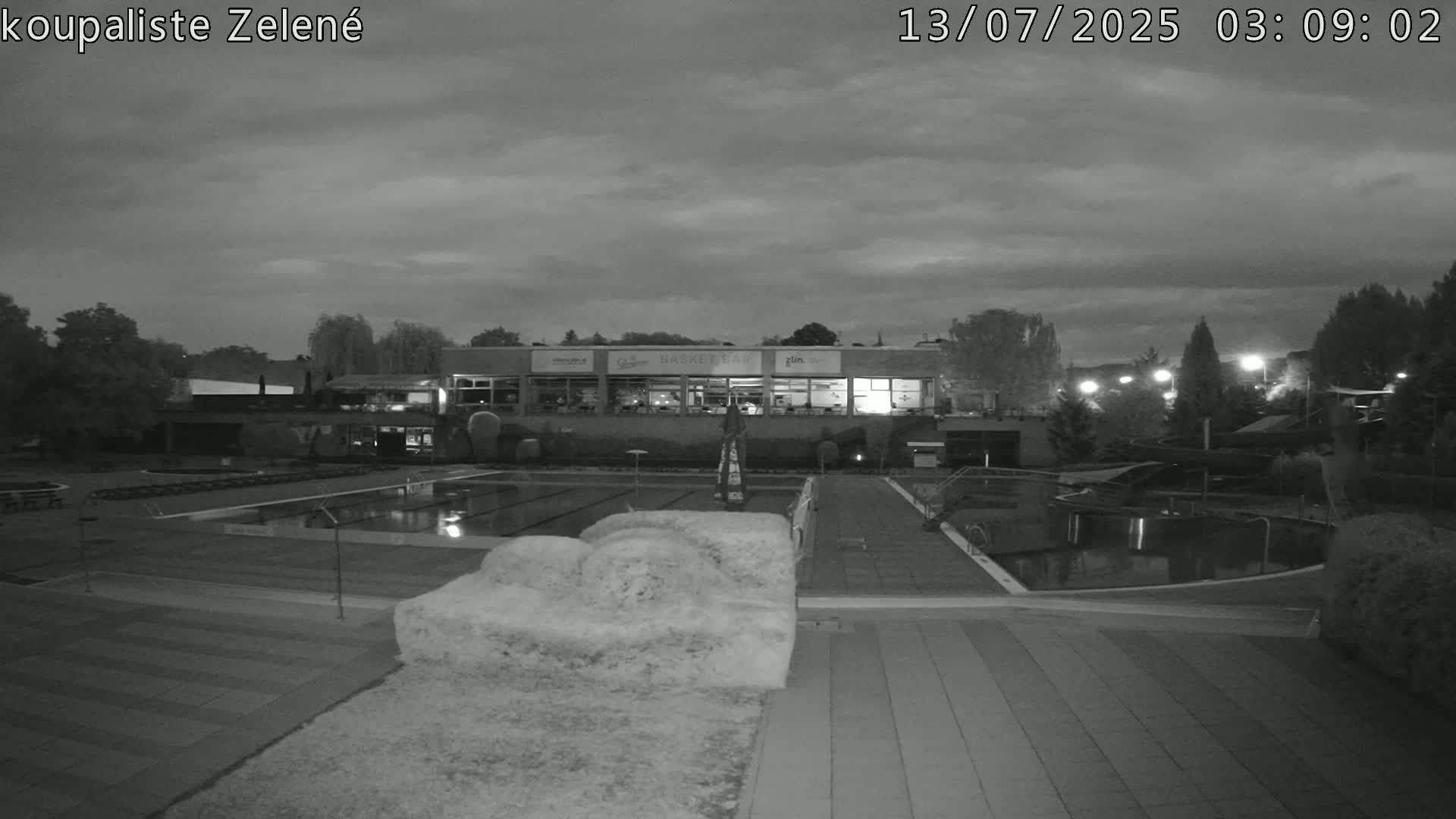 Zlín - Koupaliště Zelené Swimming Pool & Aquapark Live Cam - Zlin 1, Zlin, Czechia