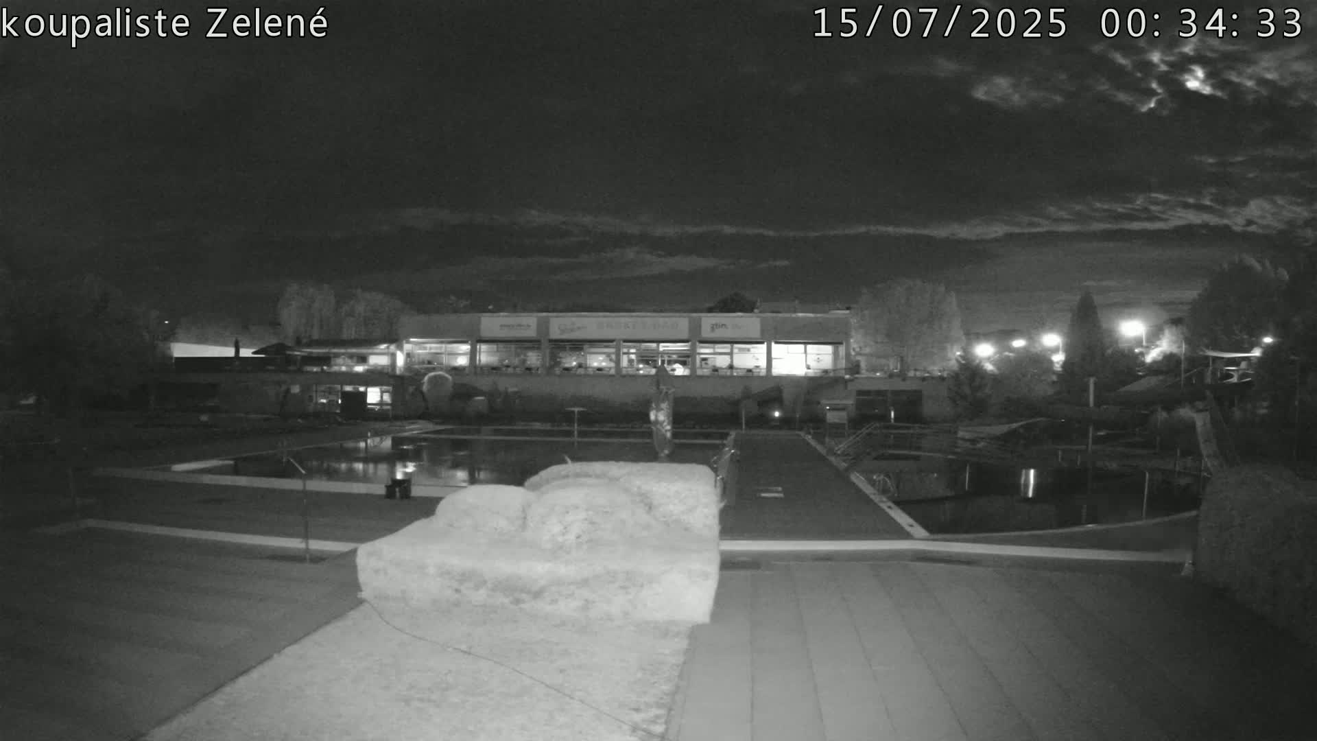 Zlín - Koupaliště Zelené Swimming Pool & Aquapark Live Cam - Zlin 1, Zlin, Czechia