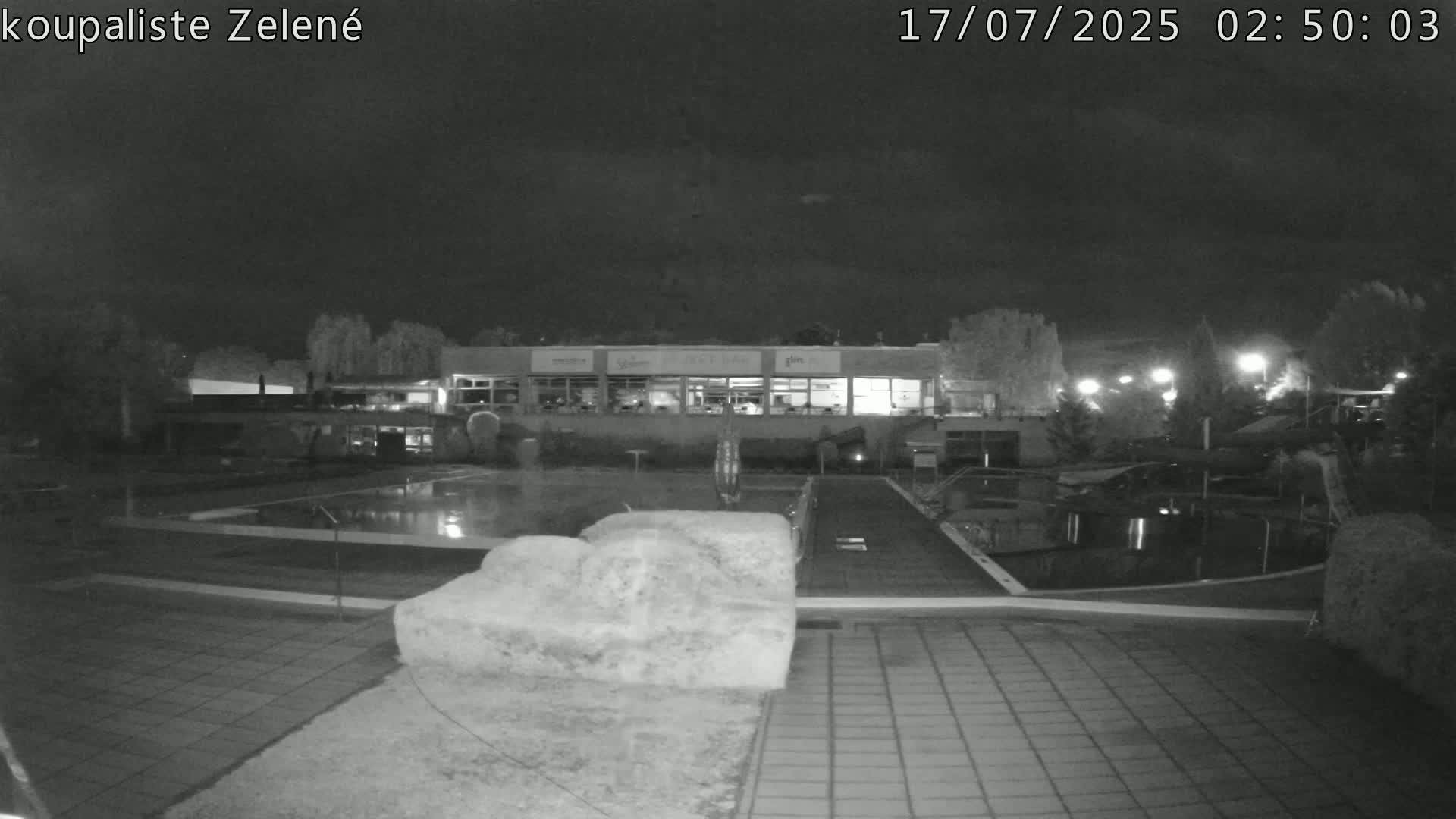 Zlín - Koupaliště Zelené Swimming Pool & Aquapark Live Cam - Zlin 1, Zlin, Czechia