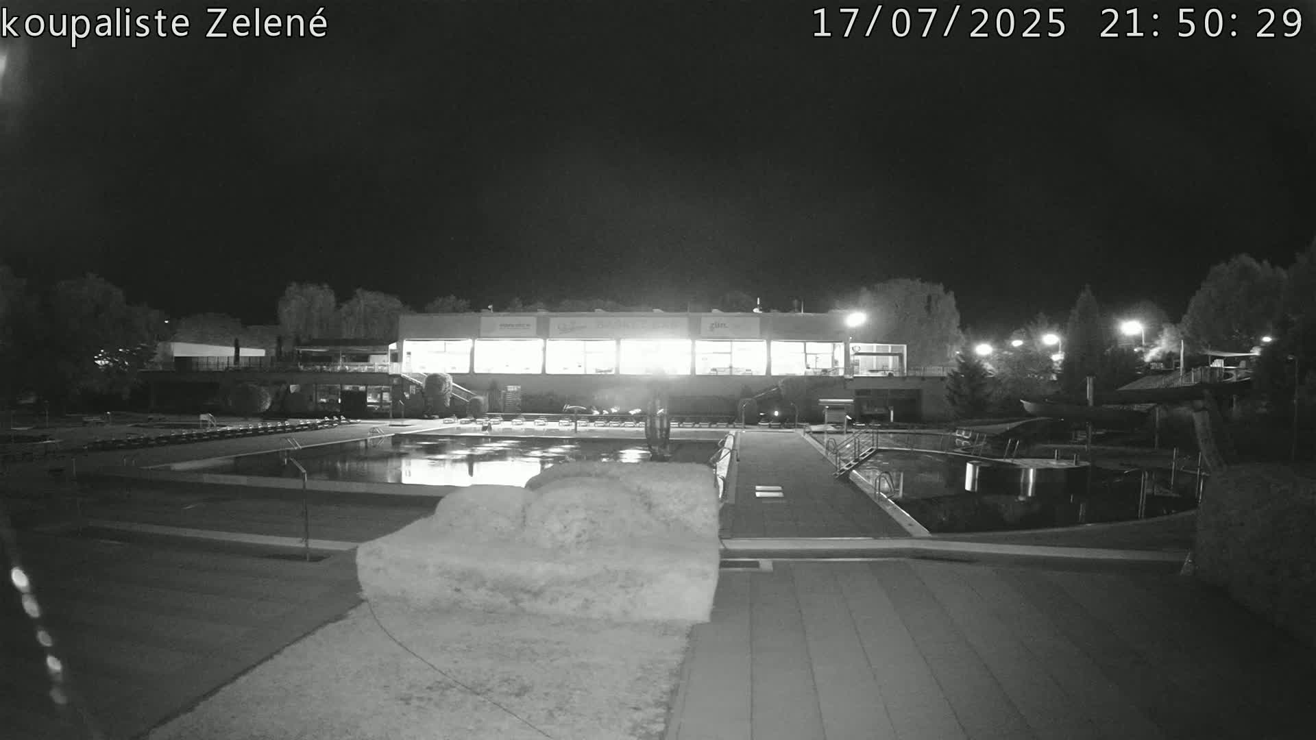 Zlín - Koupaliště Zelené Swimming Pool & Aquapark Live Cam - Zlin 1, Zlin, Czechia