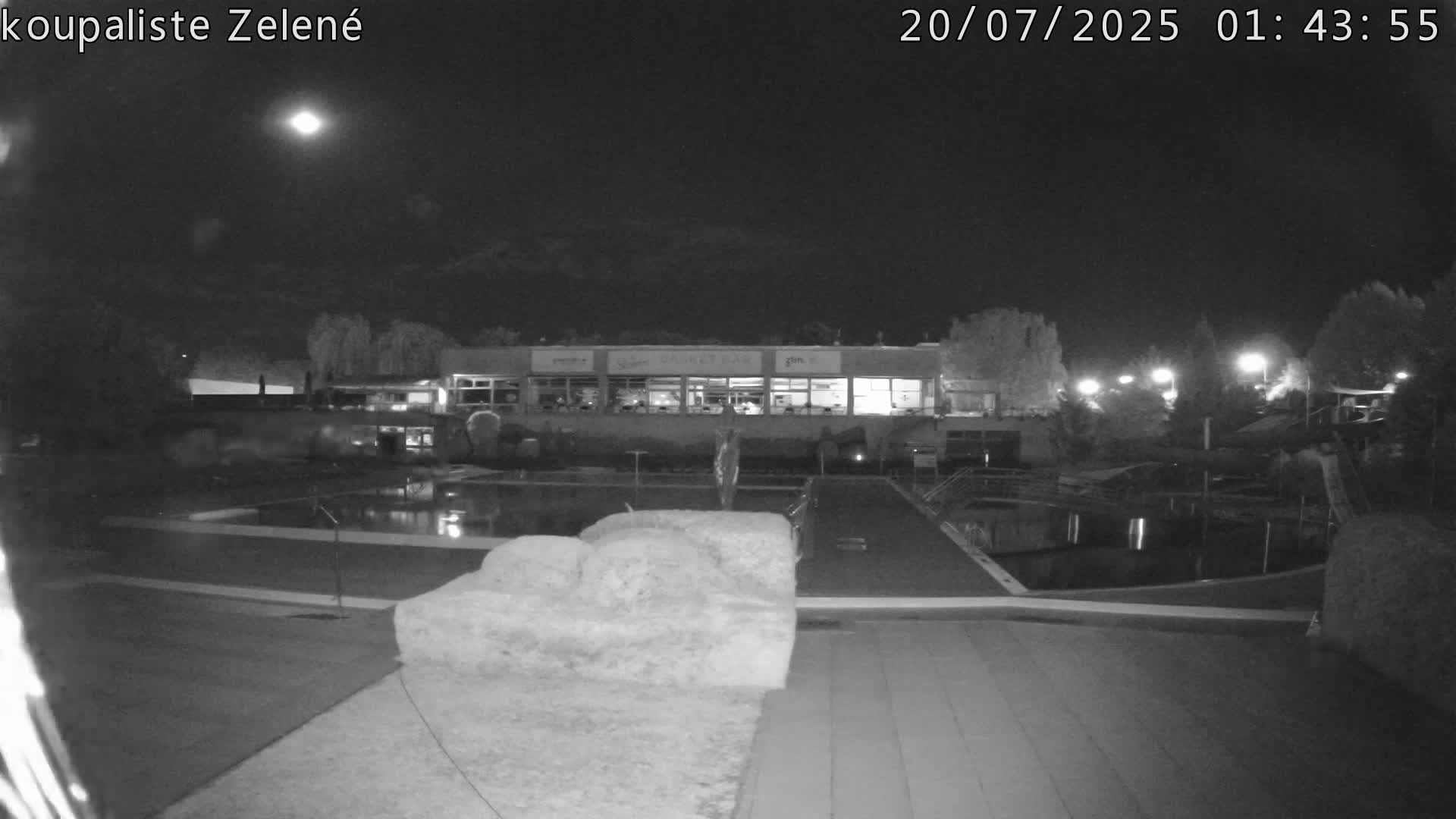 Zlín - Koupaliště Zelené Swimming Pool & Aquapark Live Cam - Zlin 1, Zlin, Czechia