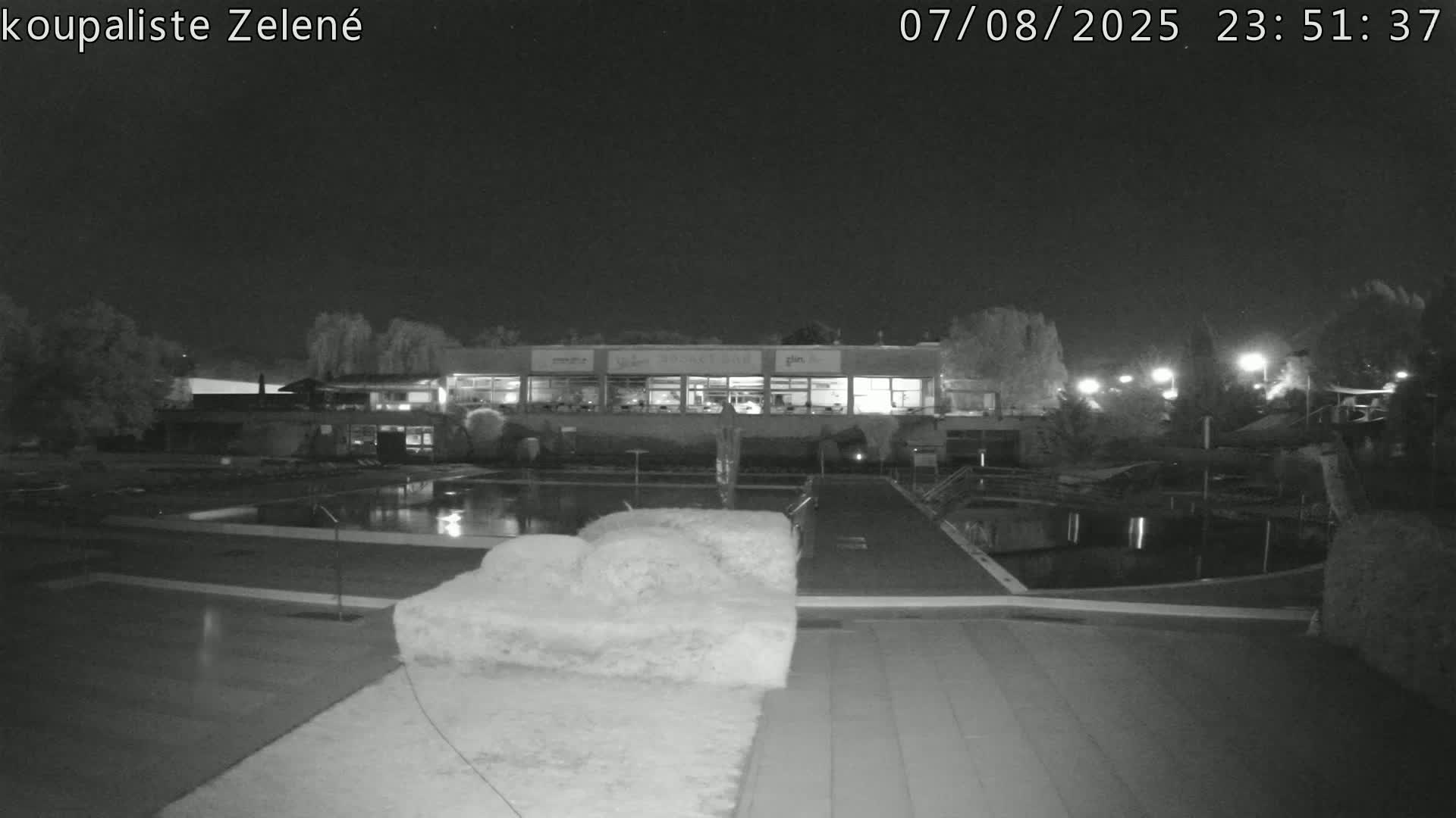 Zlín - Koupaliště Zelené Swimming Pool & Aquapark Live Cam - Zlin 1, Zlin, Czechia