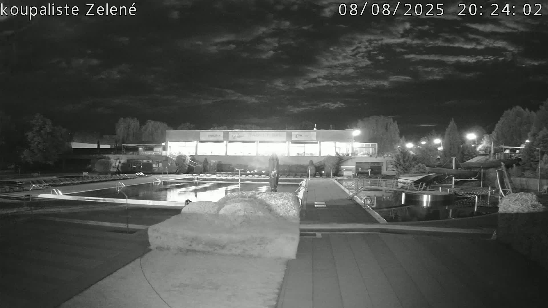 Zlín - Koupaliště Zelené Swimming Pool & Aquapark Live Cam - Zlin 1, Zlin, Czechia