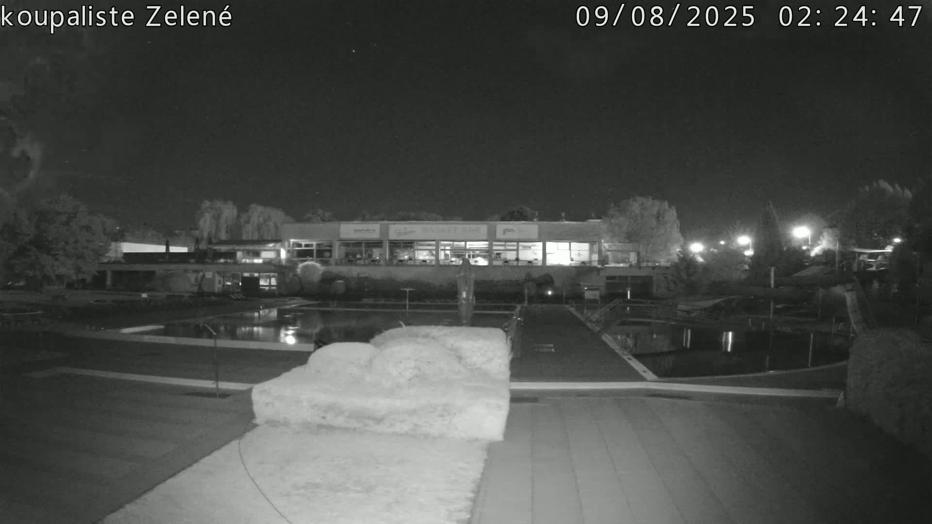 Zlín - Koupaliště Zelené Swimming Pool & Aquapark Live Cam - Zlin 1, Zlin, Czechia