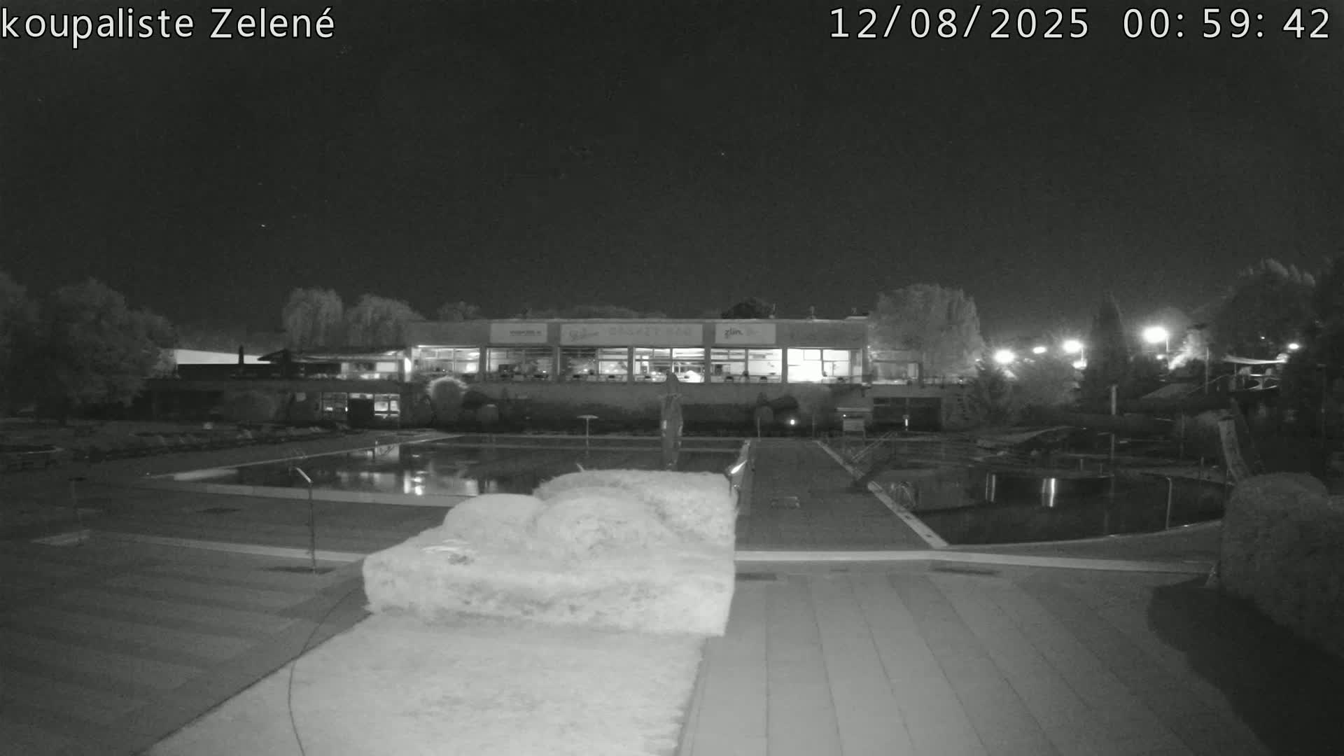 Zlín - Koupaliště Zelené Swimming Pool & Aquapark Live Cam - Zlin 1, Zlin, Czechia