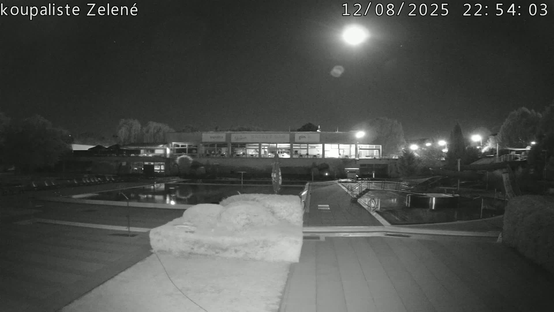 Zlín - Koupaliště Zelené Swimming Pool & Aquapark Live Cam - Zlin 1, Zlin, Czechia
