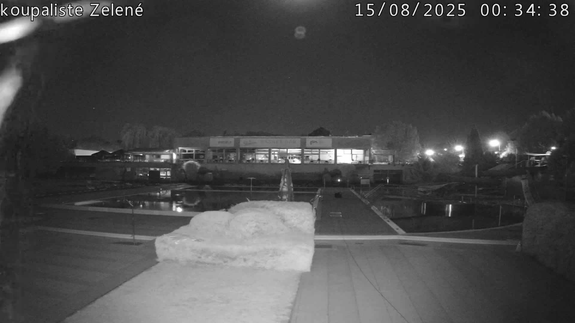 Zlín - Koupaliště Zelené Swimming Pool & Aquapark Live Cam - Zlin 1, Zlin, Czechia