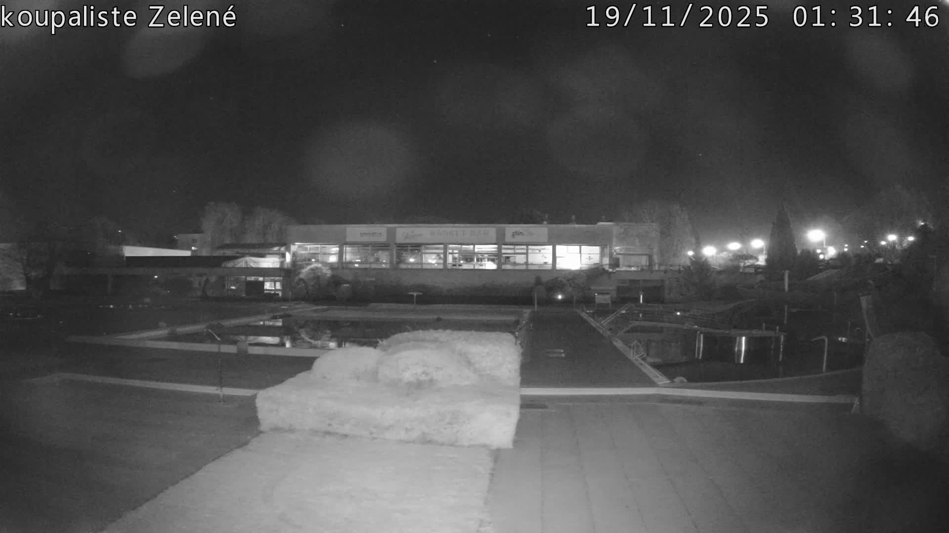 Zlín - Koupaliště Zelené Swimming Pool & Aquapark Live Cam - Zlin 1, Zlin, Czechia