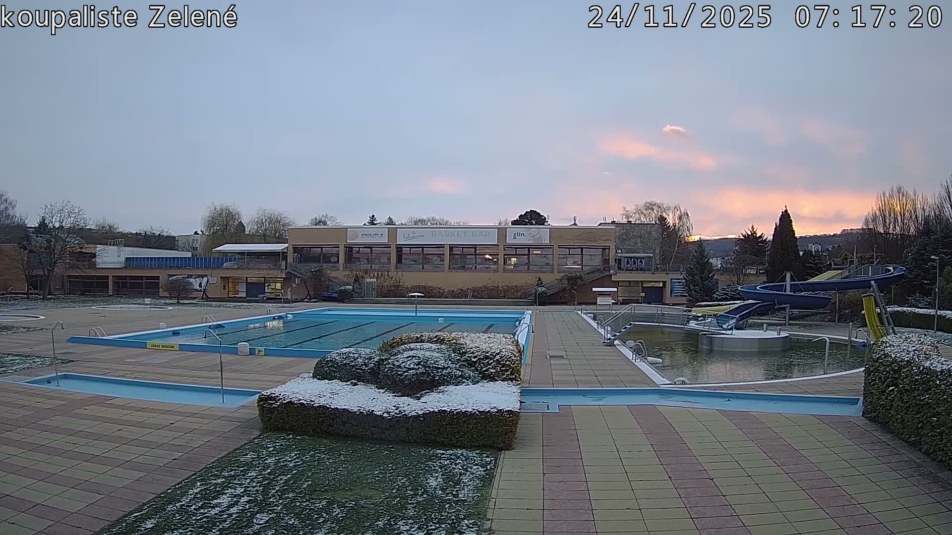 Zlín - Koupaliště Zelené Swimming Pool & Aquapark Live Cam - Zlin 1, Zlin, Czechia