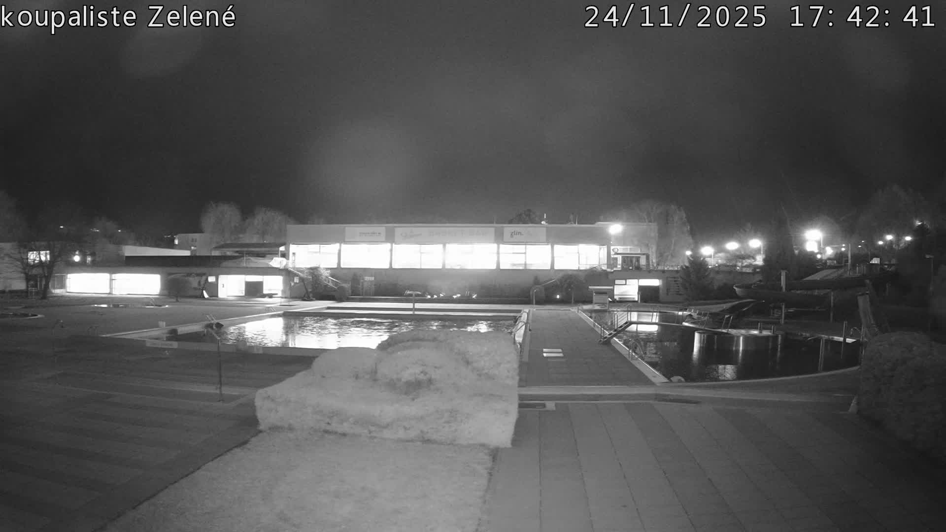 Zlín - Koupaliště Zelené Swimming Pool & Aquapark Live Cam - Zlin 1, Zlin, Czechia