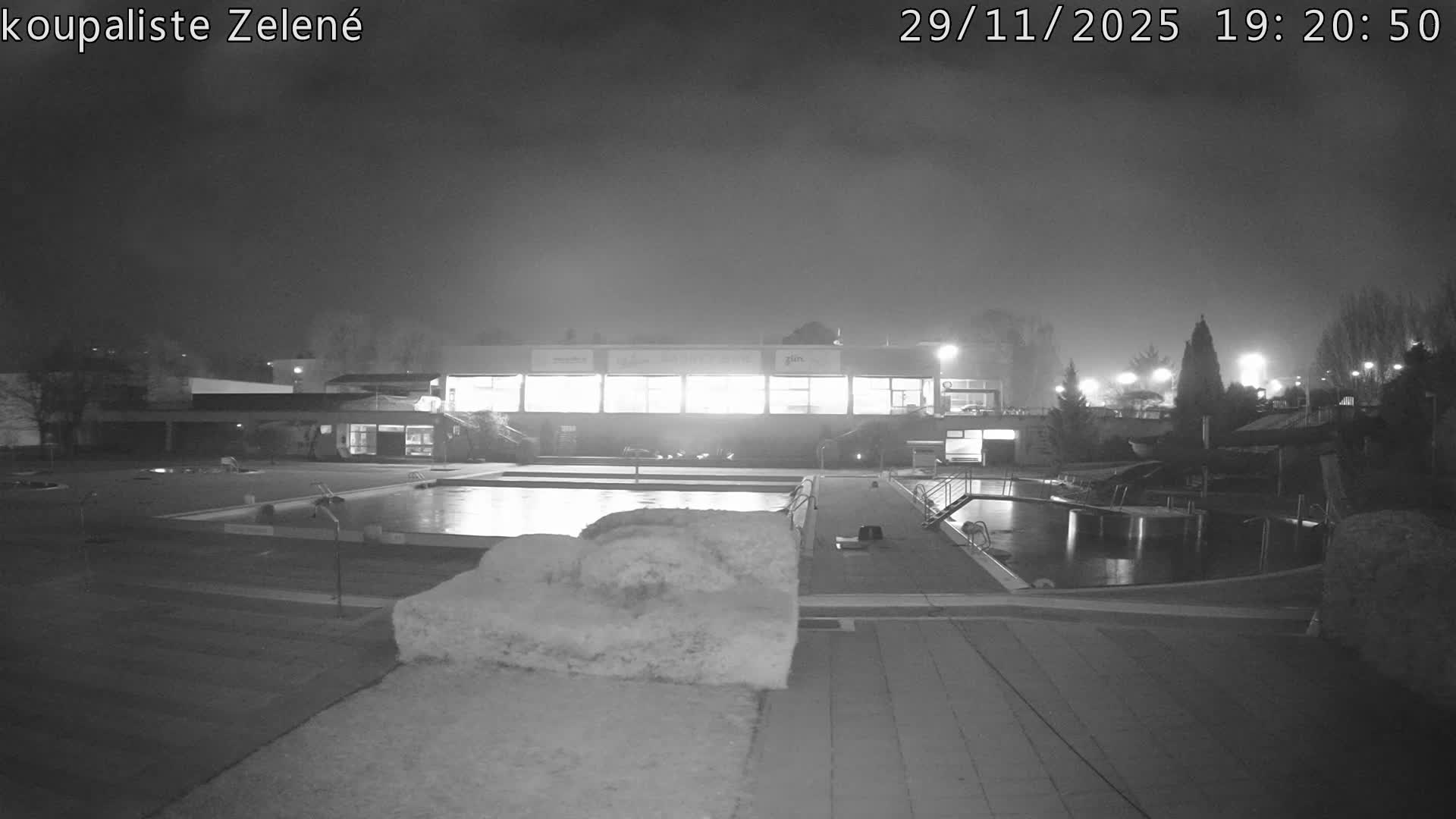Zlín - Koupaliště Zelené Swimming Pool & Aquapark Live Cam - Zlin 1, Zlin, Czechia