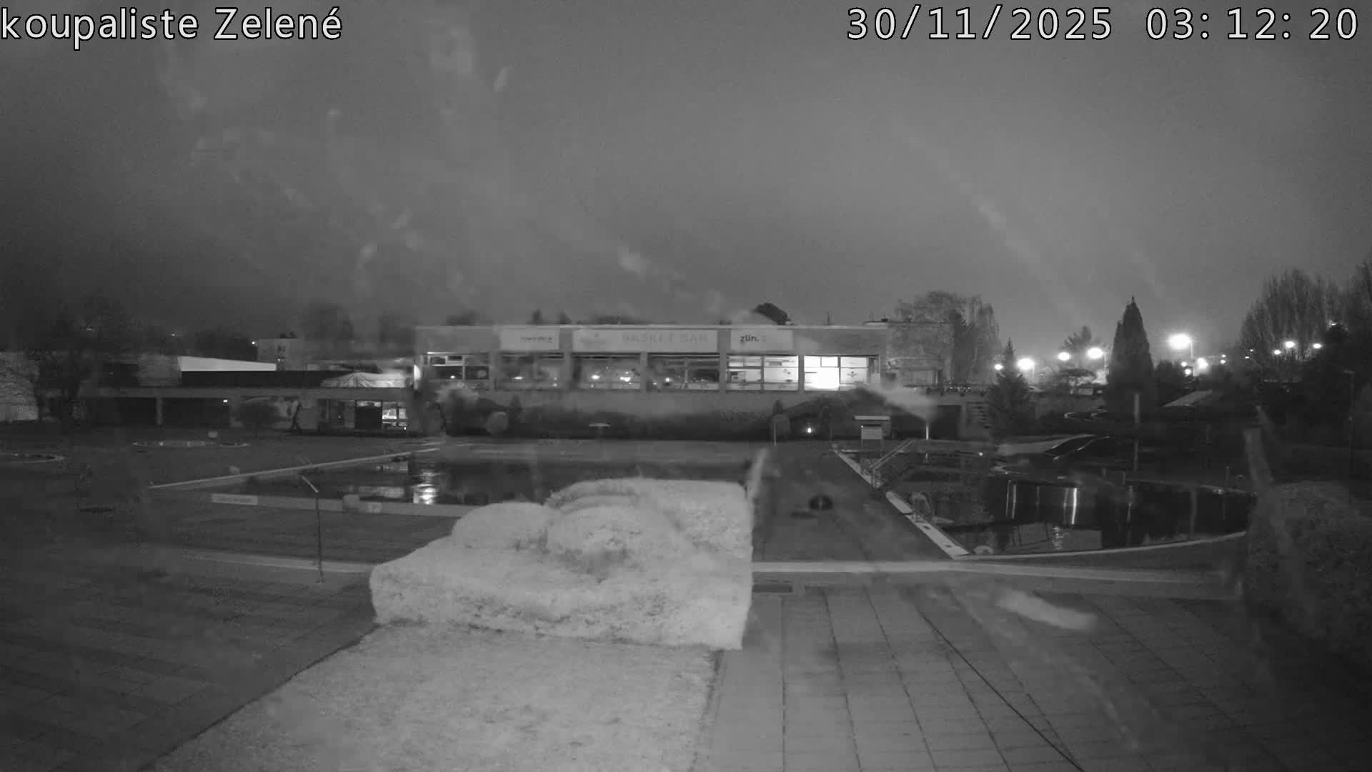 Zlín - Koupaliště Zelené Swimming Pool & Aquapark Live Cam - Zlin 1, Zlin, Czechia