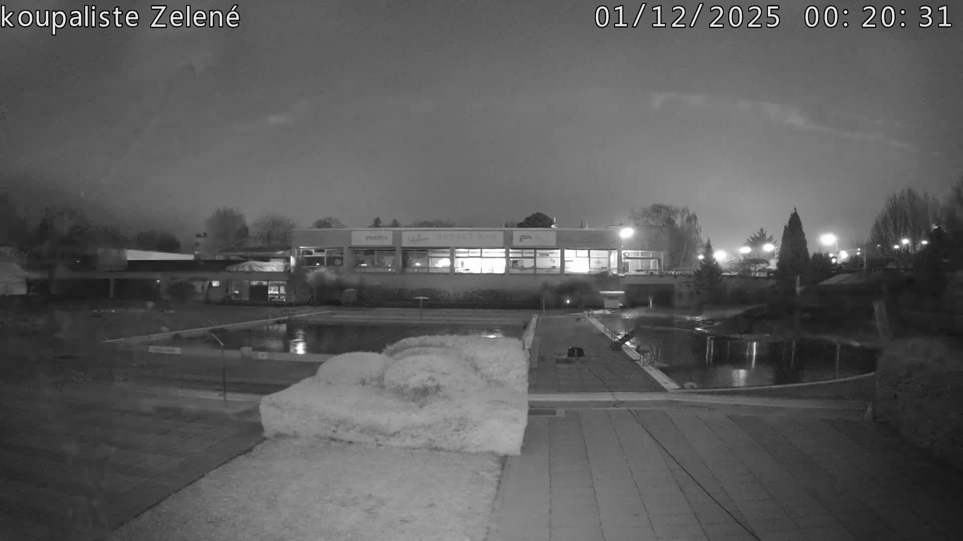 Zlín - Koupaliště Zelené Swimming Pool & Aquapark Live Cam - Zlin 1, Zlin, Czechia