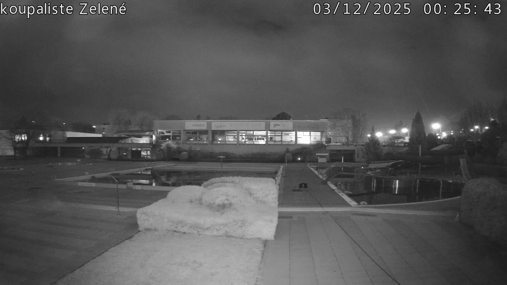 Zlín - Koupaliště Zelené Swimming Pool & Aquapark Live Cam - Zlin 1, Zlin, Czechia