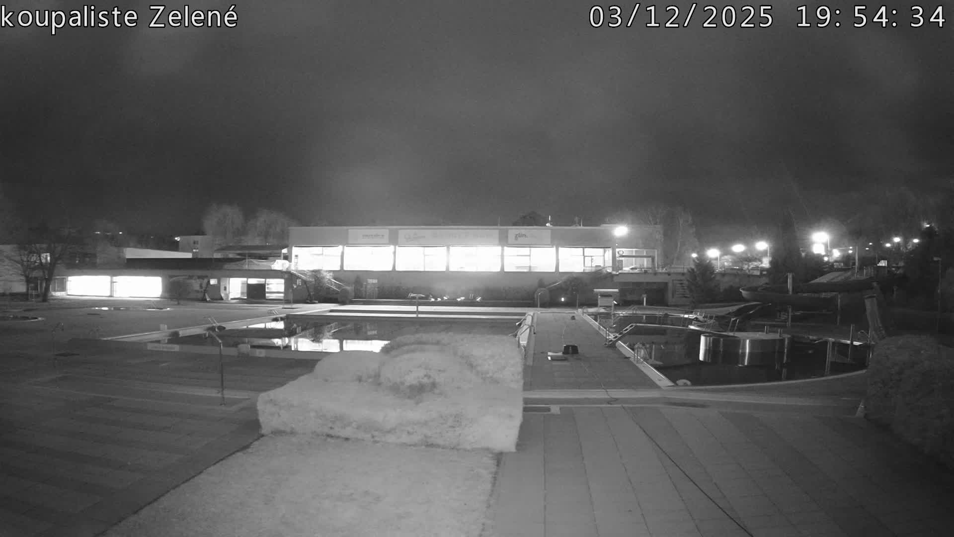 Zlín - Koupaliště Zelené Swimming Pool & Aquapark Live Cam - Zlin 1, Zlin, Czechia