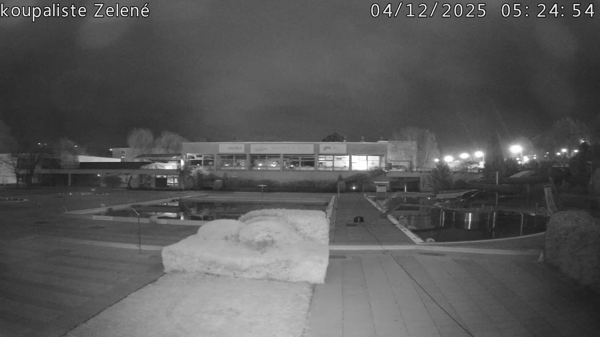 Zlín - Koupaliště Zelené Swimming Pool & Aquapark Live Cam - Zlin 1, Zlin, Czechia