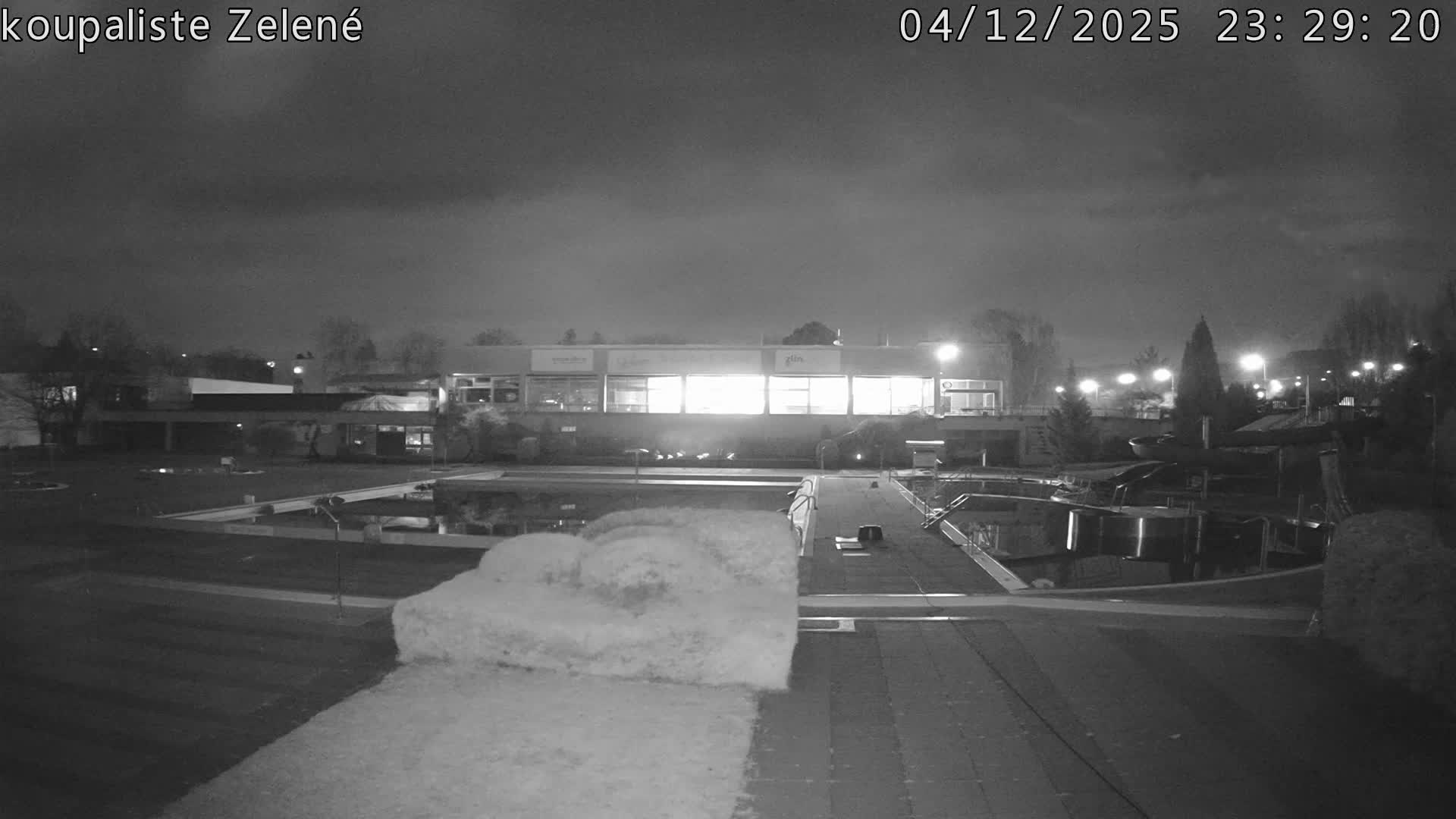 Zlín - Koupaliště Zelené Swimming Pool & Aquapark Live Cam - Zlin 1, Zlin, Czechia