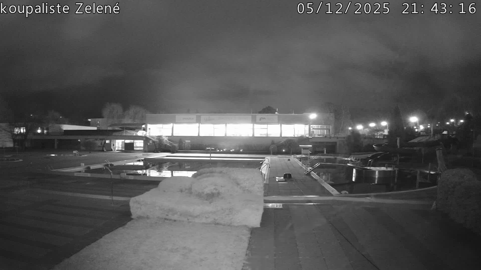 Zlín - Koupaliště Zelené Swimming Pool & Aquapark Live Cam - Zlin 1, Zlin, Czechia