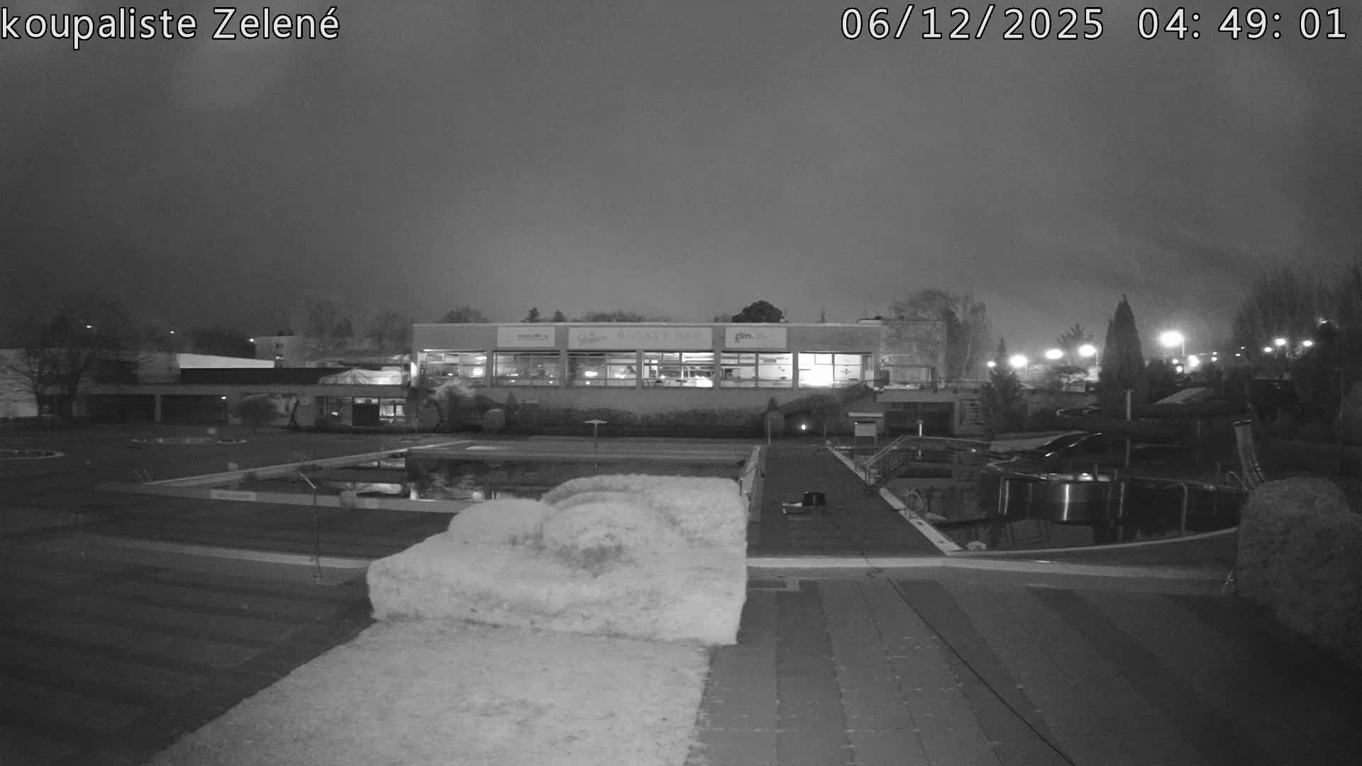 Zlín - Koupaliště Zelené Swimming Pool & Aquapark Live Cam - Zlin 1, Zlin, Czechia