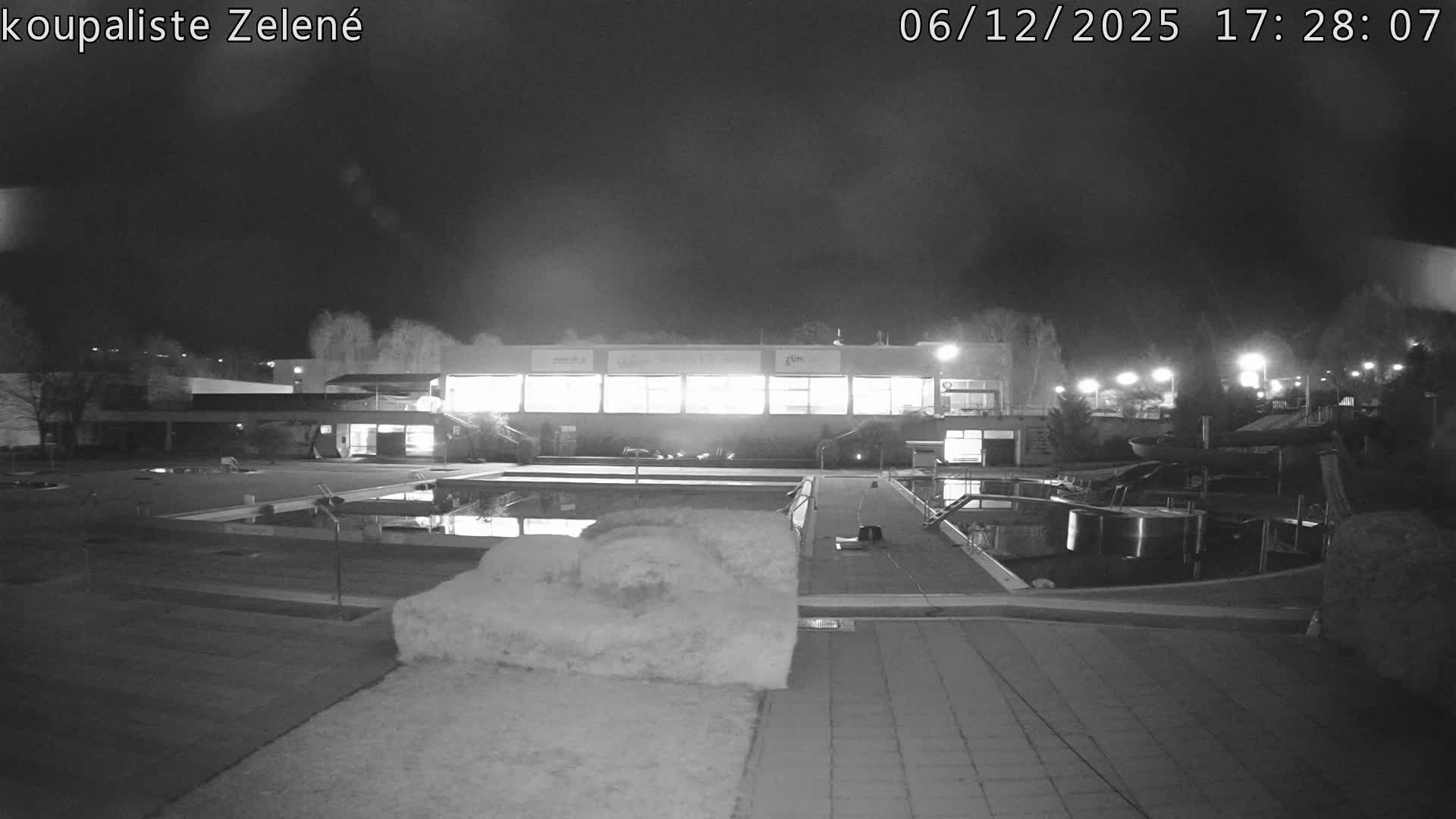 Zlín - Koupaliště Zelené Swimming Pool & Aquapark Live Cam - Zlin 1, Zlin, Czechia