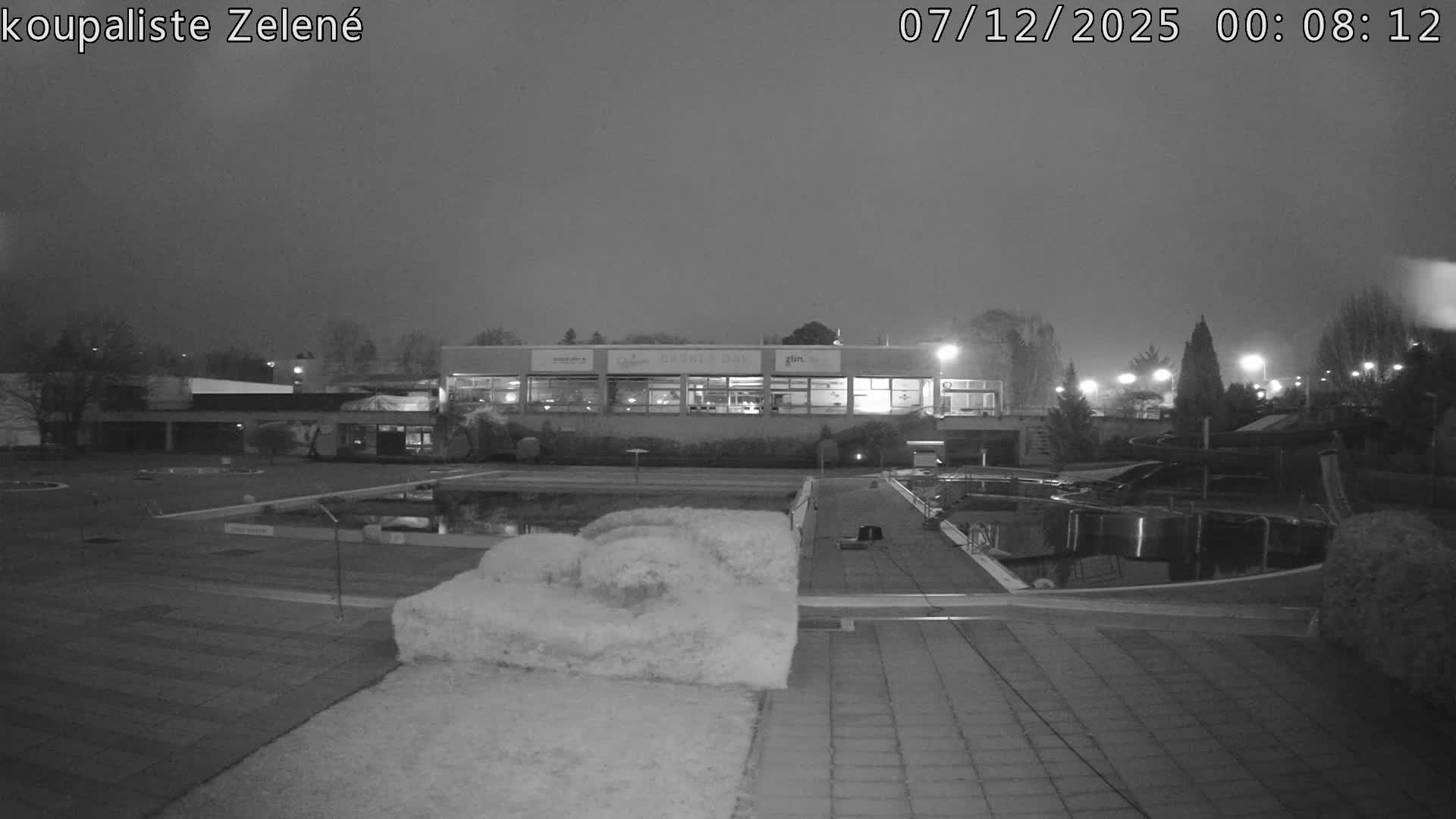 Zlín - Koupaliště Zelené Swimming Pool & Aquapark Live Cam - Zlin 1, Zlin, Czechia