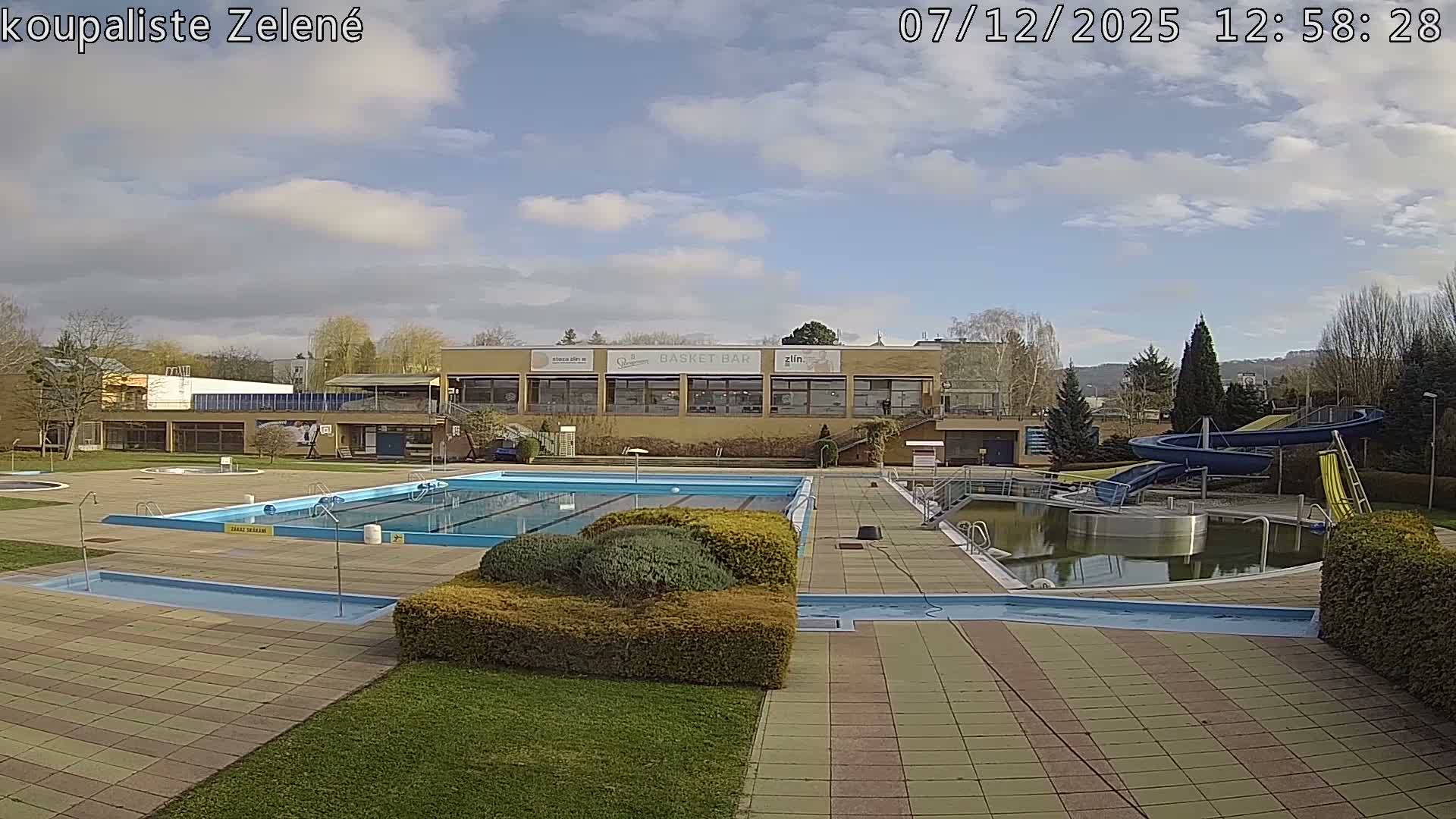 Zlín - Koupaliště Zelené Swimming Pool & Aquapark Live Cam - Zlin 1, Zlin, Czechia