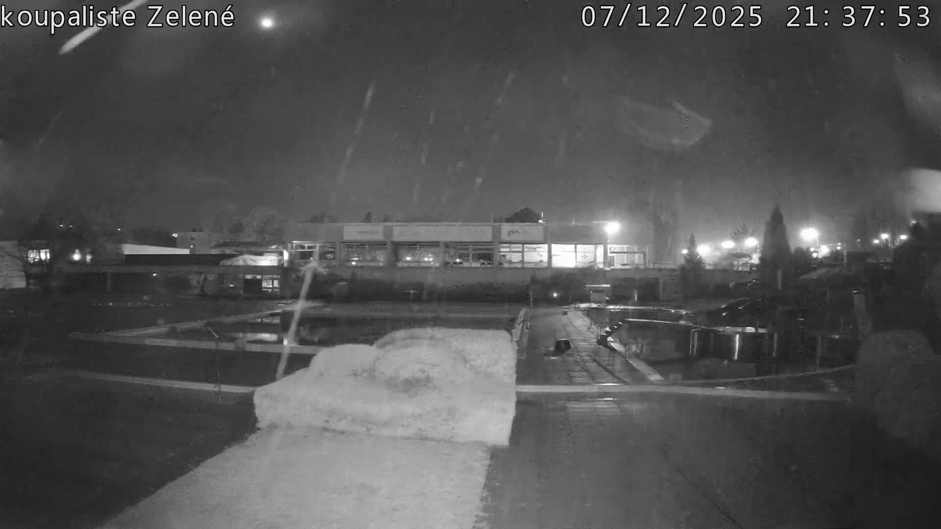 Zlín - Koupaliště Zelené Swimming Pool & Aquapark Live Cam - Zlin 1, Zlin, Czechia