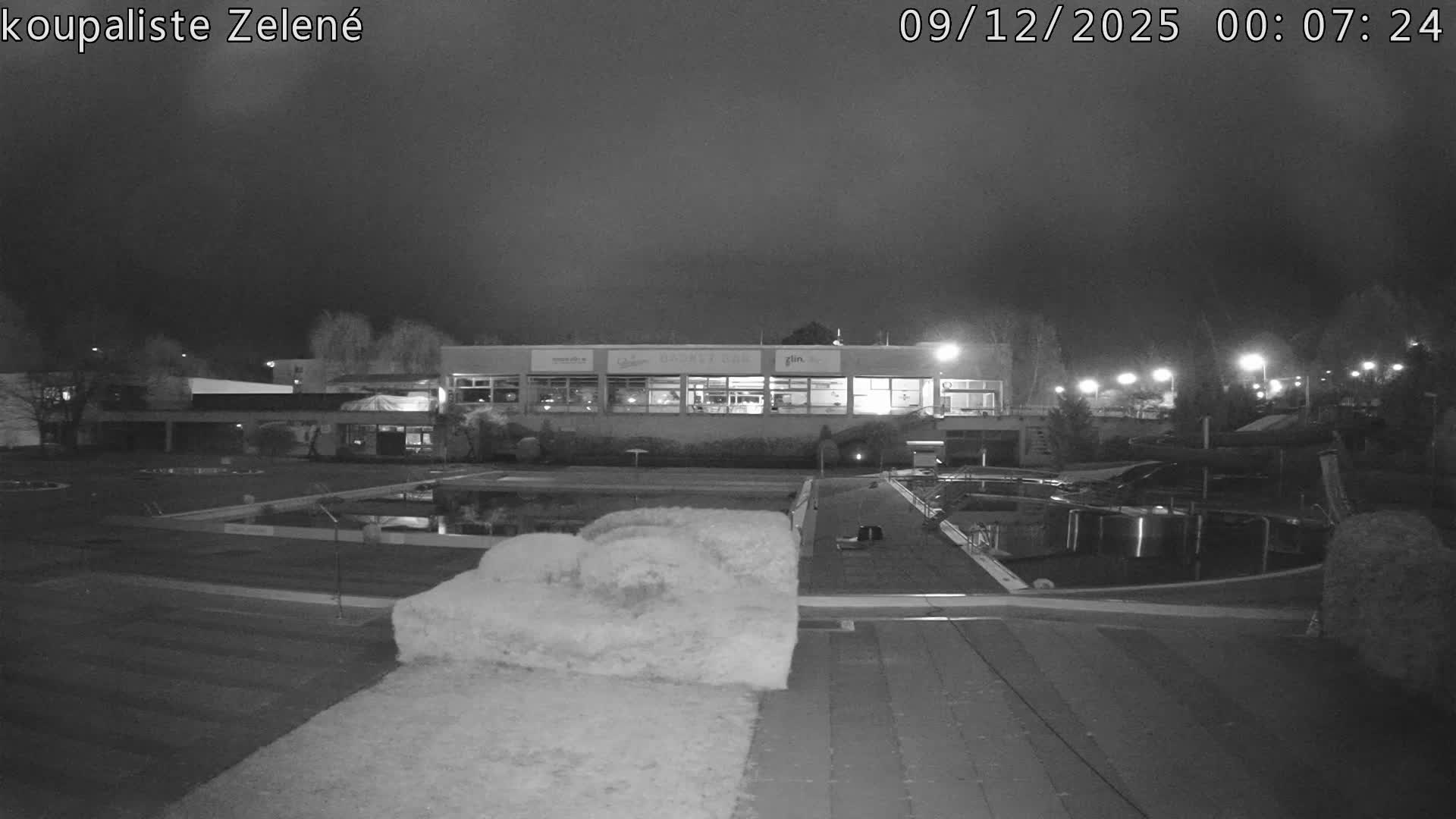 Zlín - Koupaliště Zelené Swimming Pool & Aquapark Live Cam - Zlin 1, Zlin, Czechia