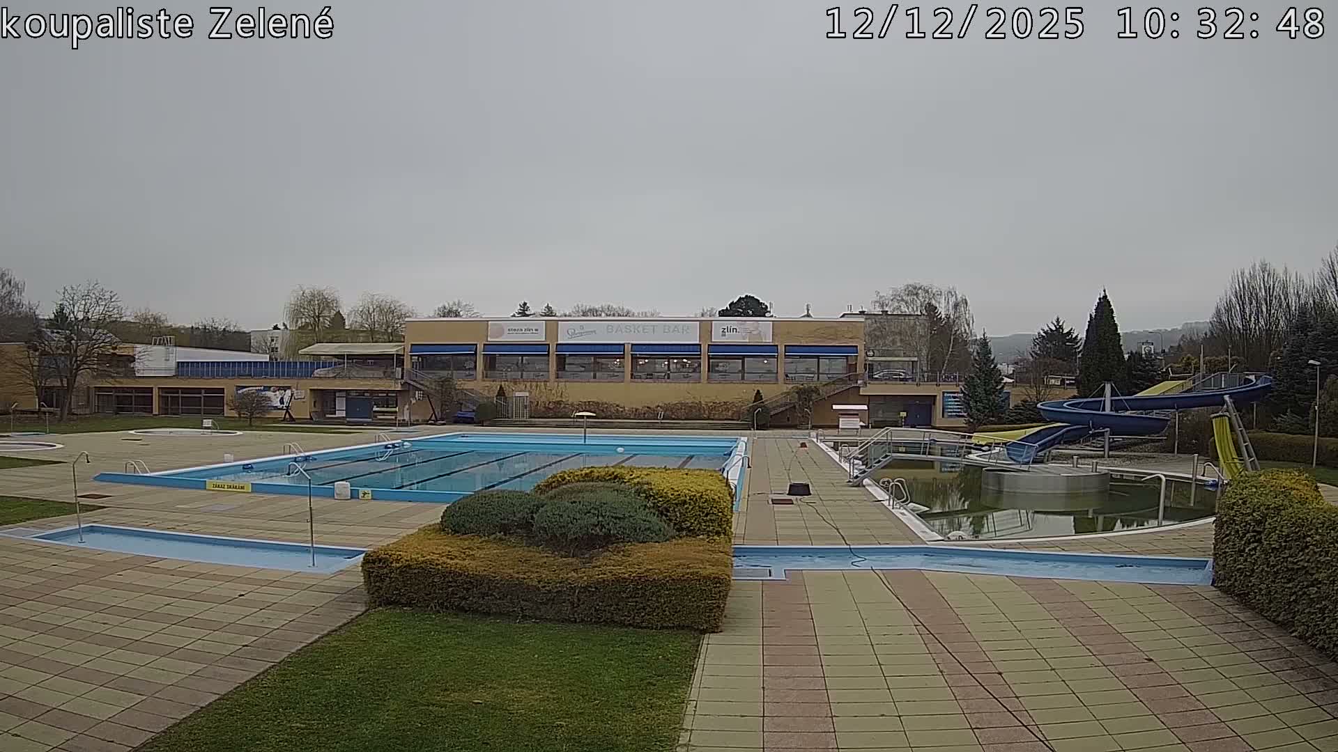 Zlín - Koupaliště Zelené Swimming Pool & Aquapark Live Cam - Zlin 1, Zlin, Czechia