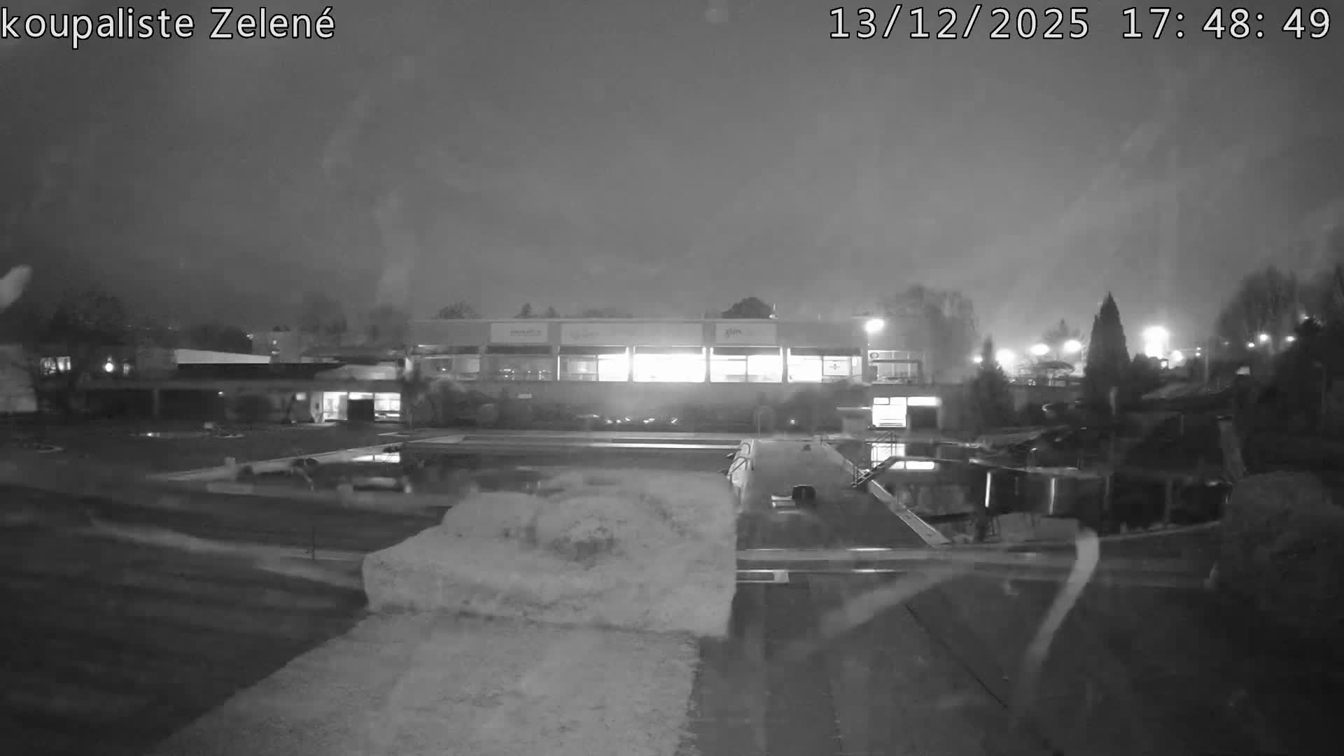 Zlín - Koupaliště Zelené Swimming Pool & Aquapark Live Cam - Zlin 1, Zlin, Czechia