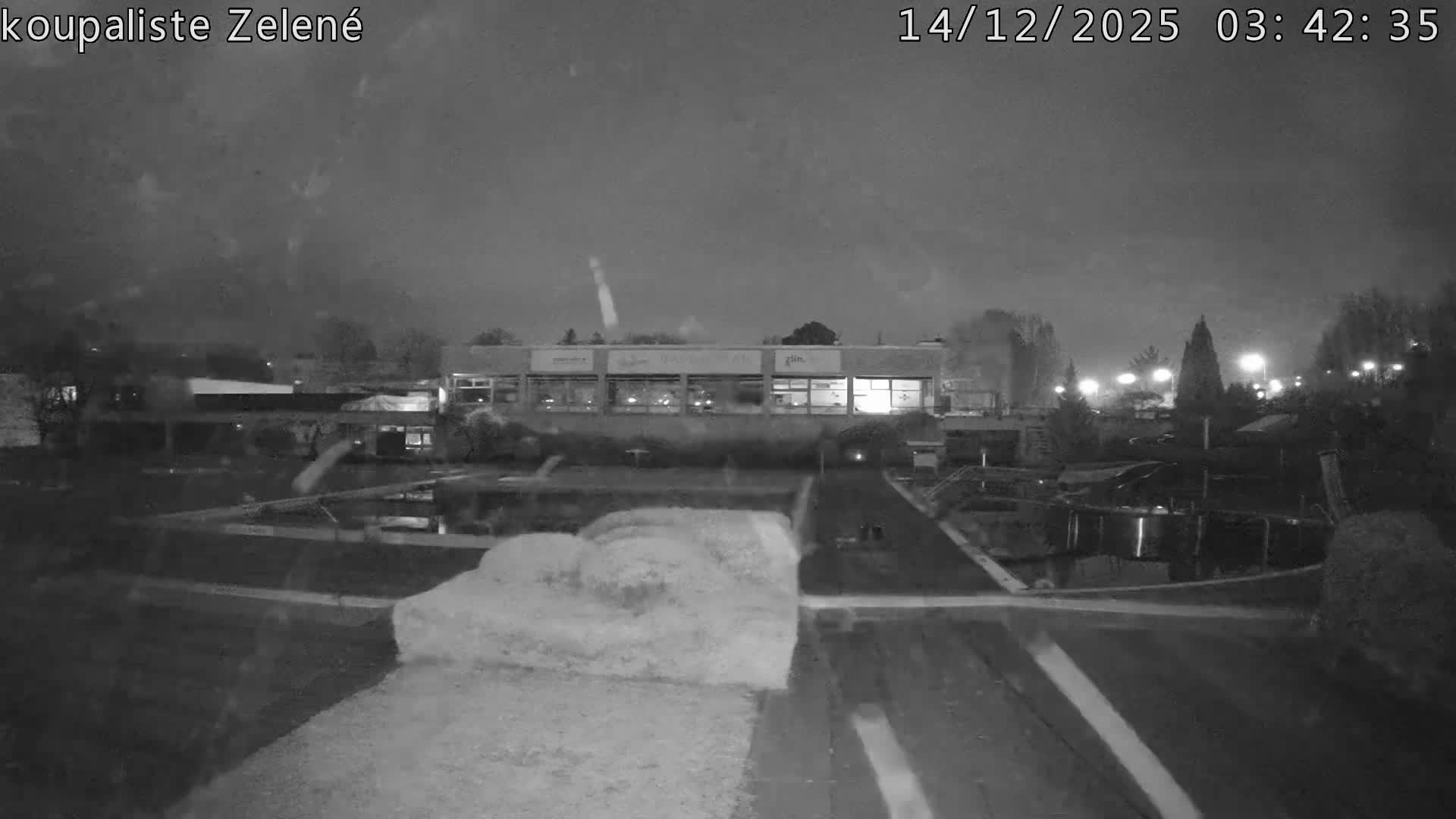 Zlín - Koupaliště Zelené Swimming Pool & Aquapark Live Cam - Zlin 1, Zlin, Czechia