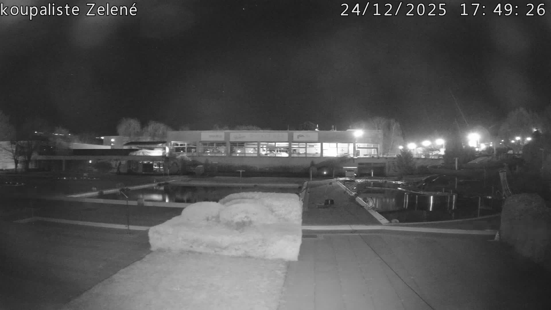 Zlín - Koupaliště Zelené Swimming Pool & Aquapark Live Cam - Zlin 1, Zlin, Czechia