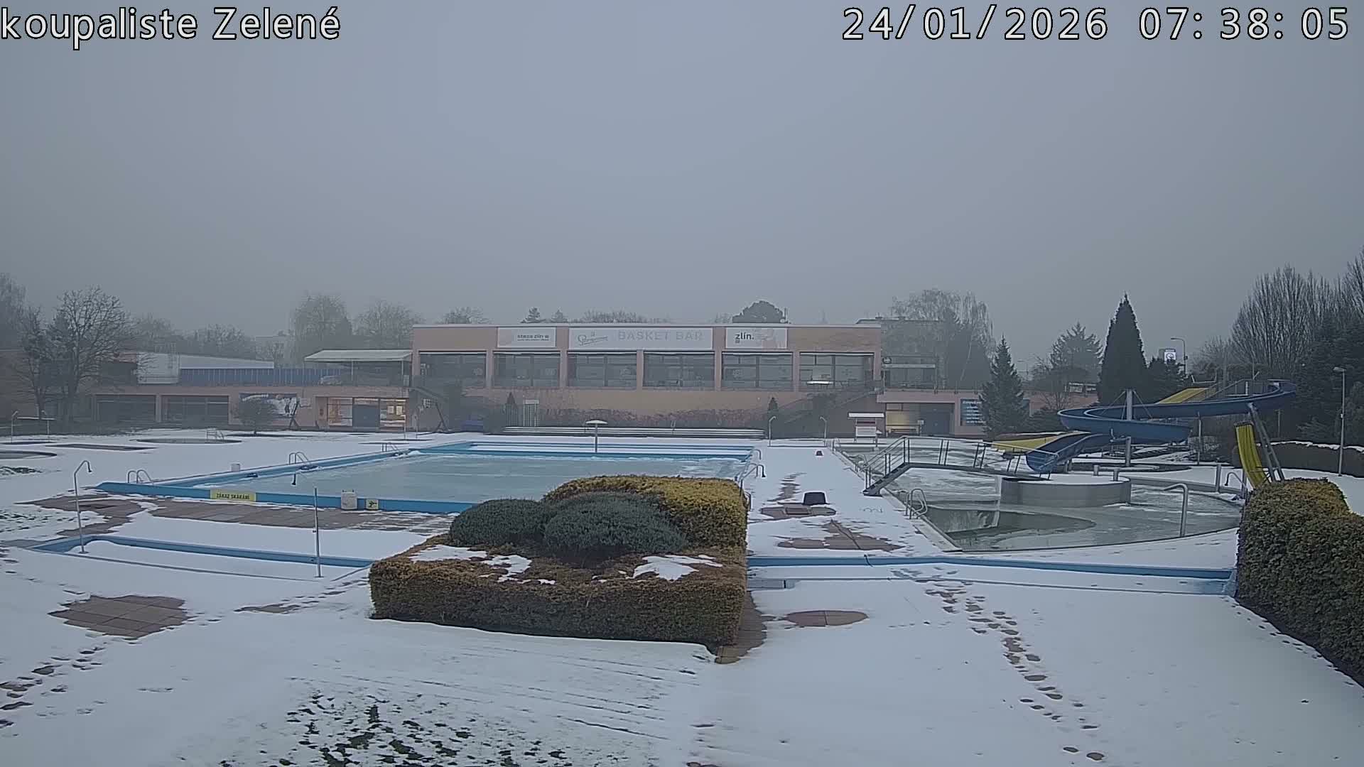 Zlín - Koupaliště Zelené Swimming Pool & Aquapark Live Cam - Zlin 1, Zlin, Czechia