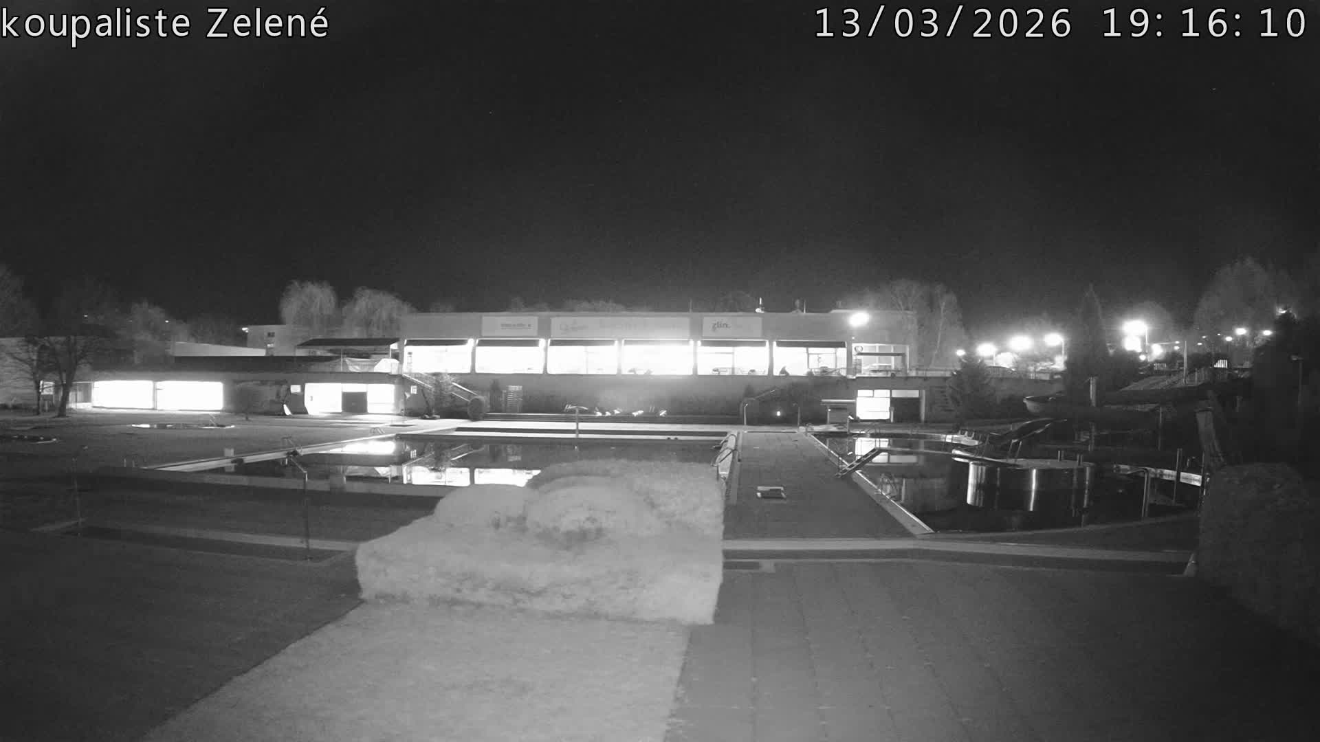 Zlín - Koupaliště Zelené Swimming Pool & Aquapark Live Cam - Zlin 1, Zlin, Czechia