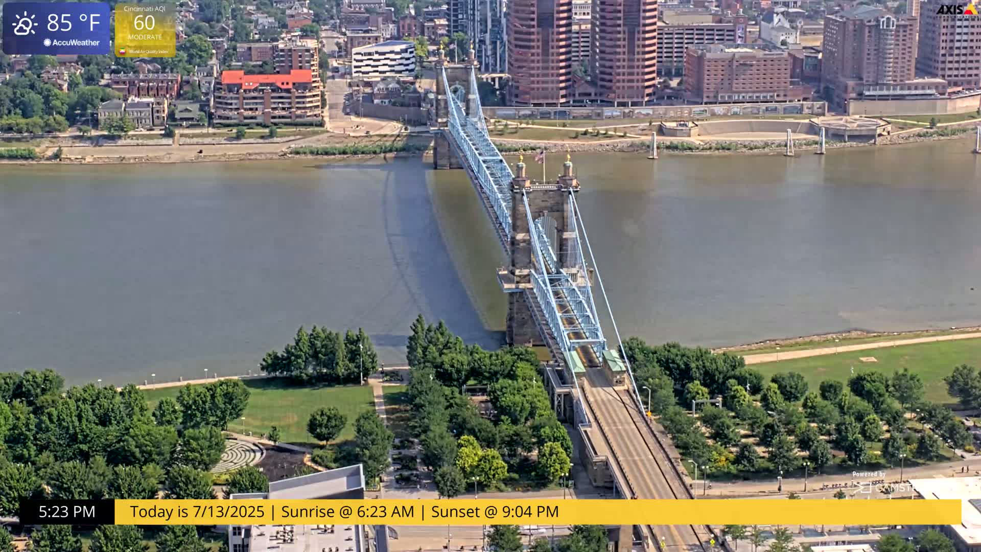 Cincinnati Skyline Live Cam - Cincinnati, Hamilton, Ohio, USA