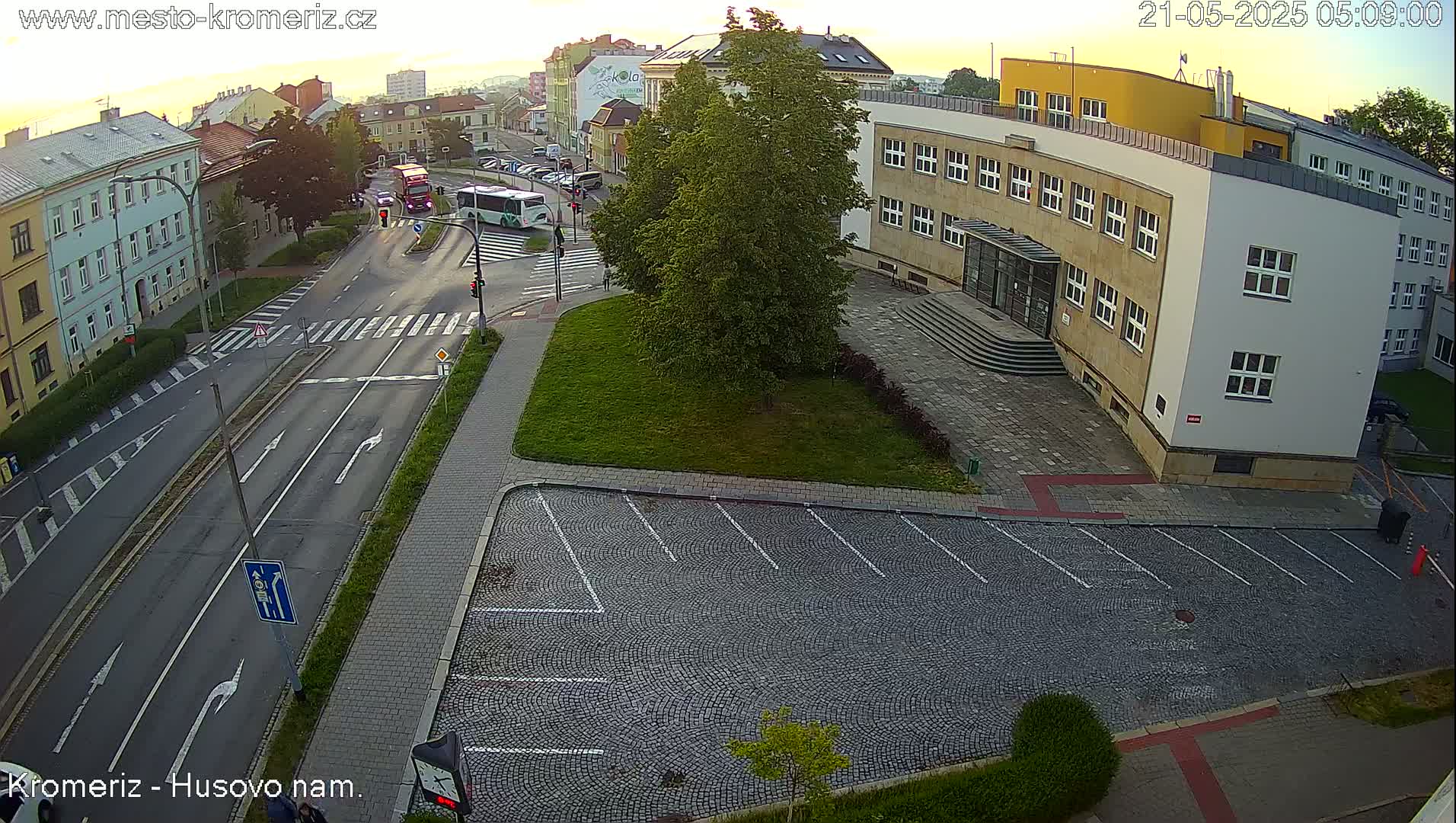 Kroměříž, Husovo & Kotojedska Náměstí  Square Intersection Live Cam - Kromeriz, Zlin, Czechia
