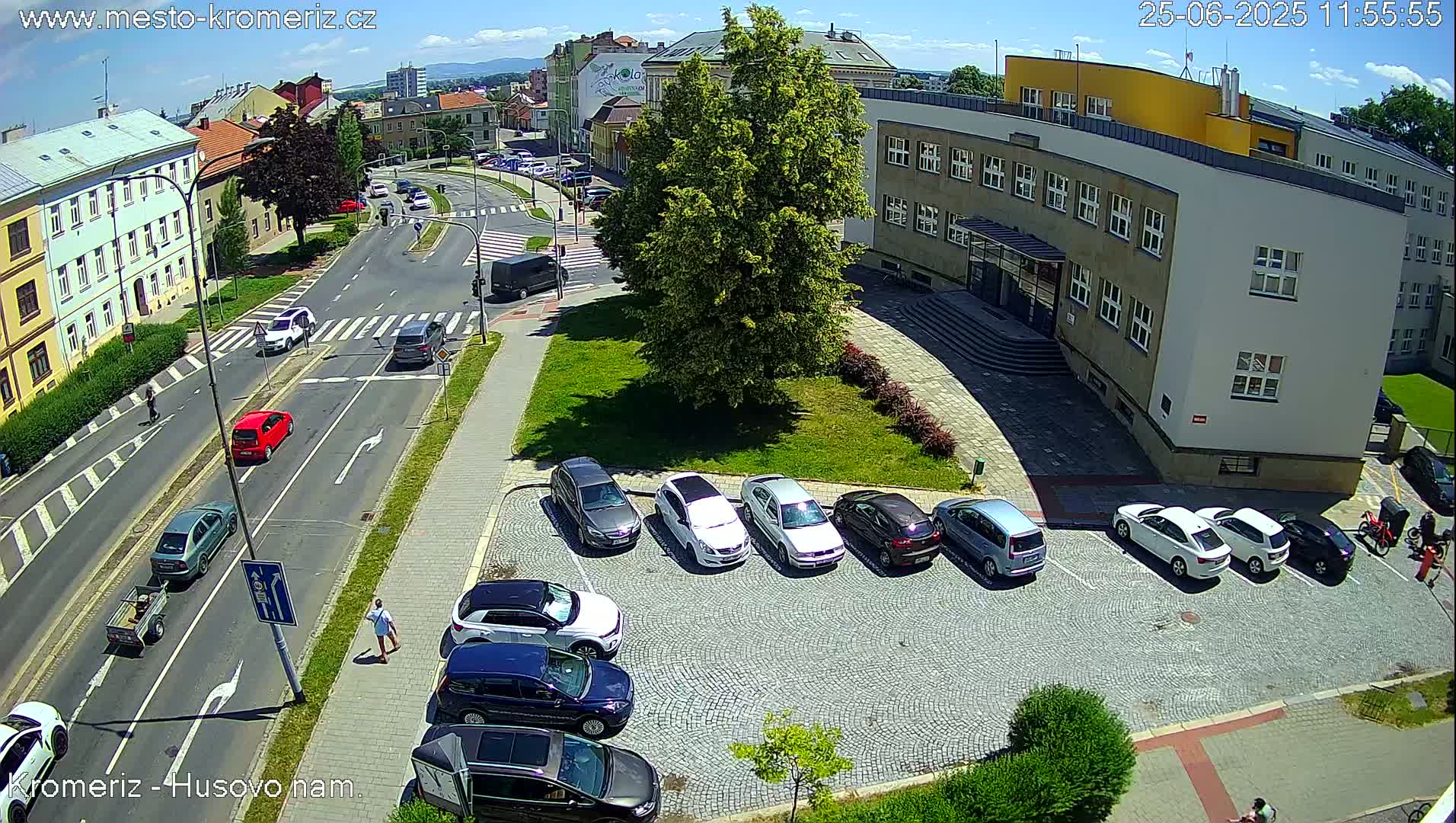 Kroměříž, Husovo & Kotojedska Náměstí  Square Intersection Live Cam - Kromeriz, Zlin, Czechia