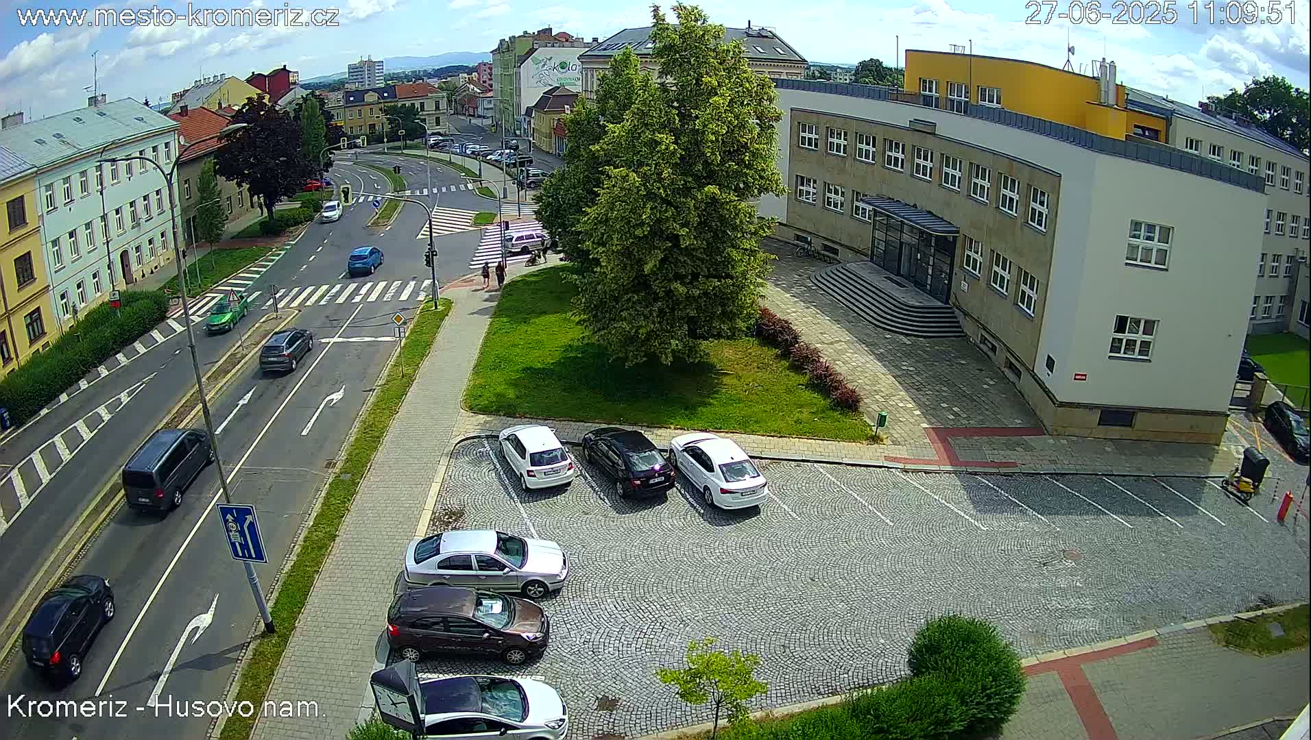 Kroměříž, Husovo & Kotojedska Náměstí  Square Intersection Live Cam - Kromeriz, Zlin, Czechia