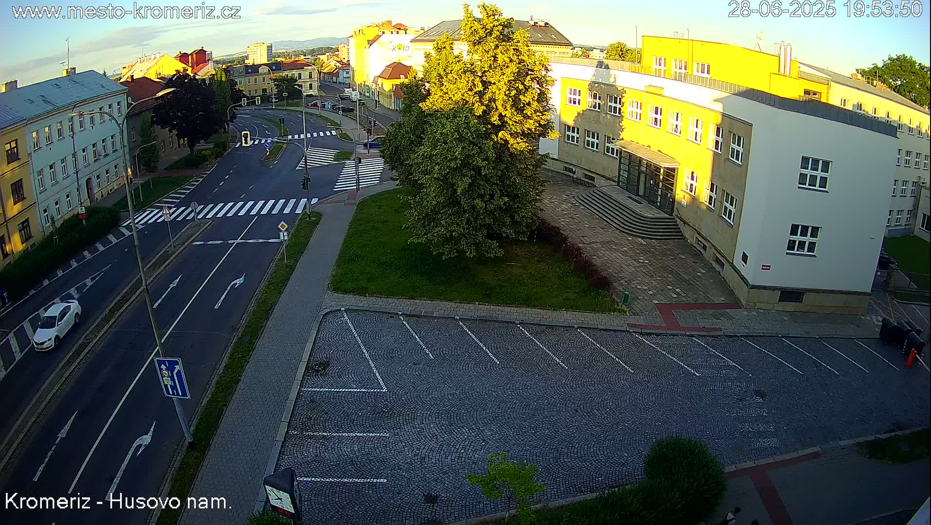 Kroměříž, Husovo & Kotojedska Náměstí  Square Intersection Live Cam - Kromeriz, Zlin, Czechia